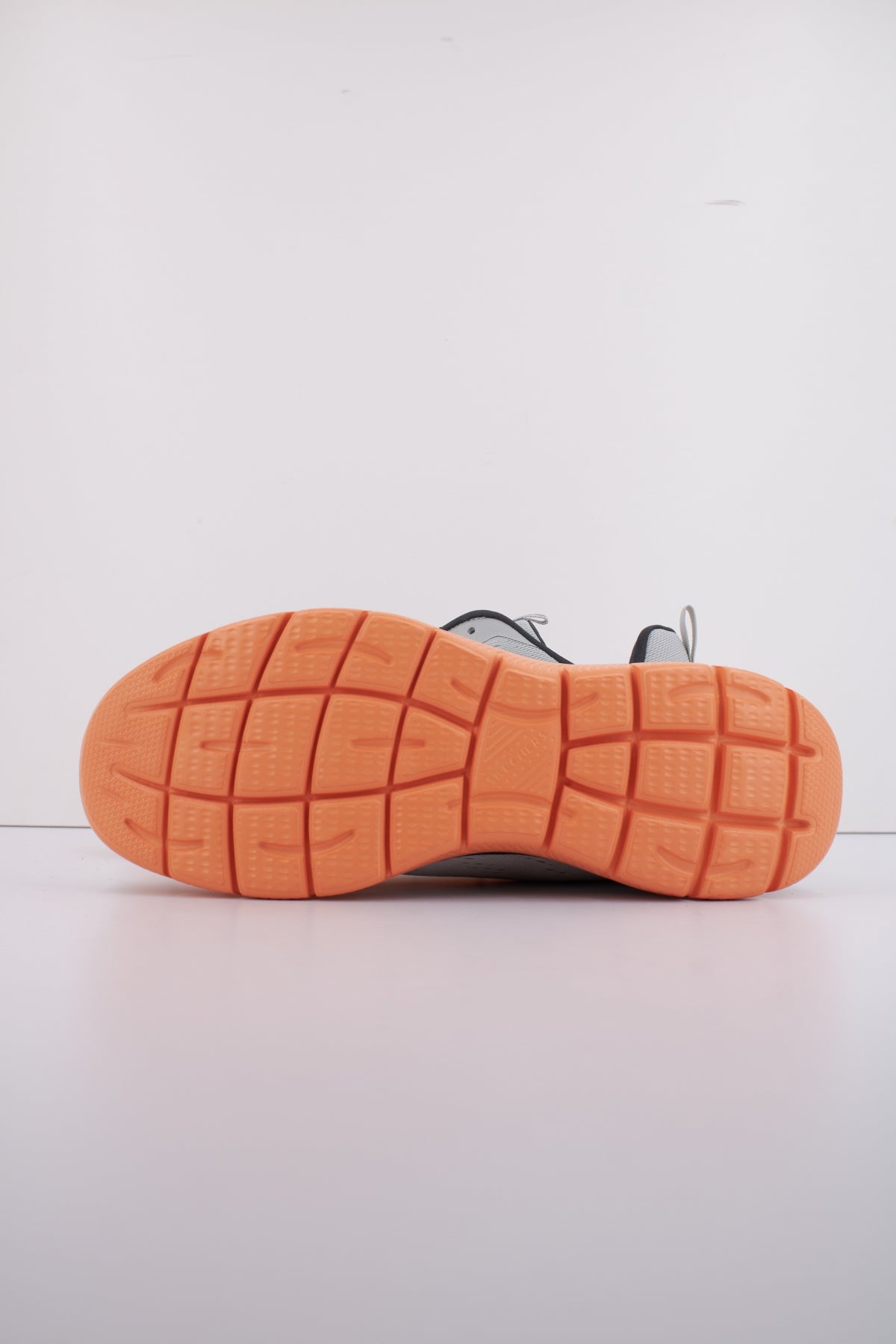 SKECHERS SUMMITS en color GRIS (5)