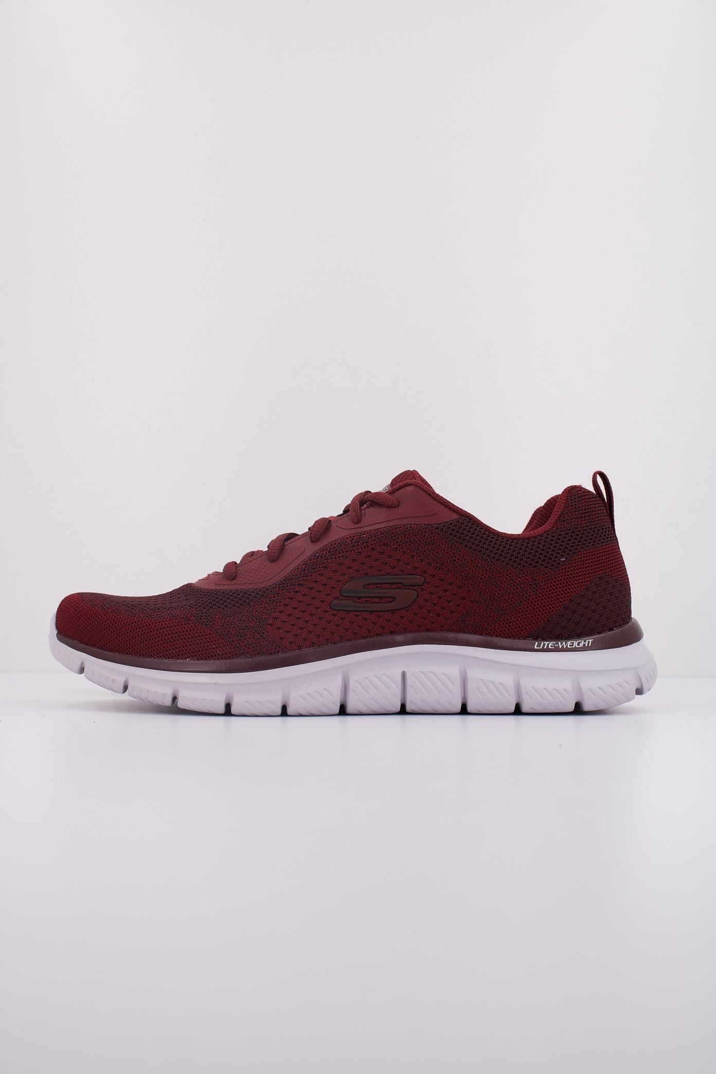 SKECHERS TRACK en color BURDEOS (1)