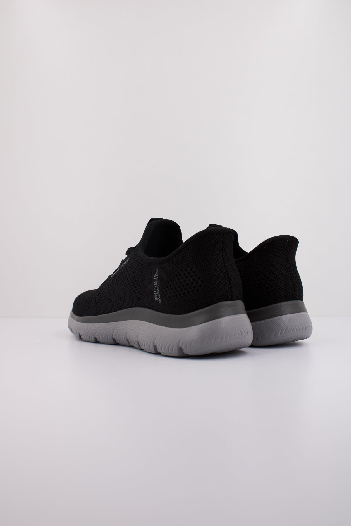 SKECHERS SLIP-INS SUMMITS en color NEGRO (4)