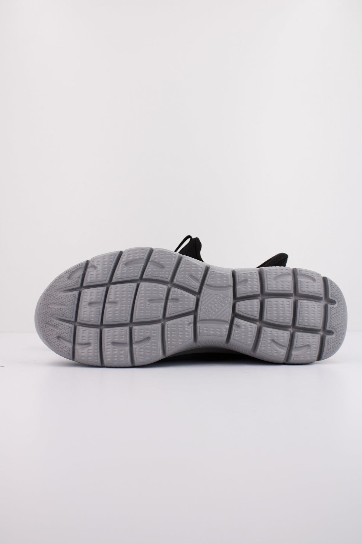 SKECHERS SLIP-INS SUMMITS en color NEGRO (5)