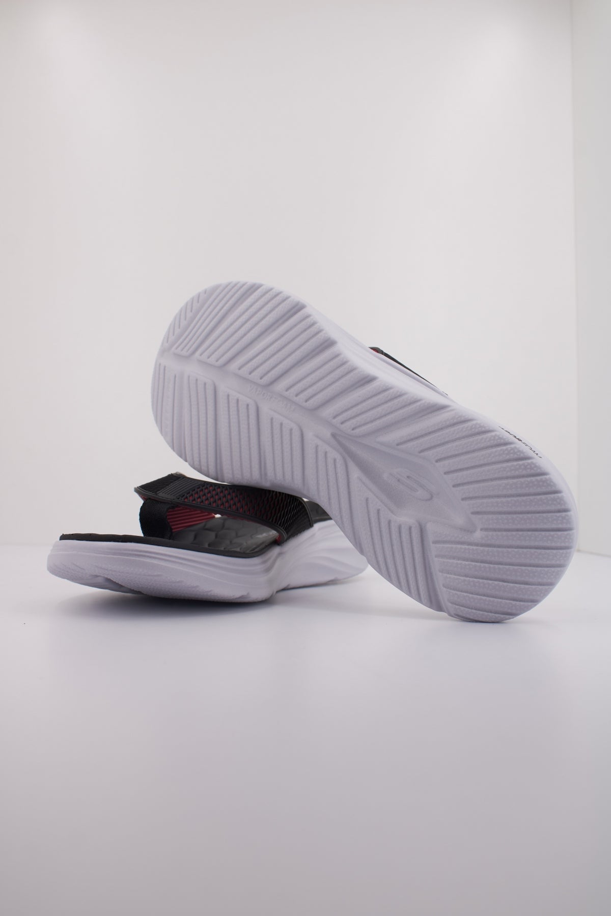 SKECHERS SAYTO en color NEGRO (5)