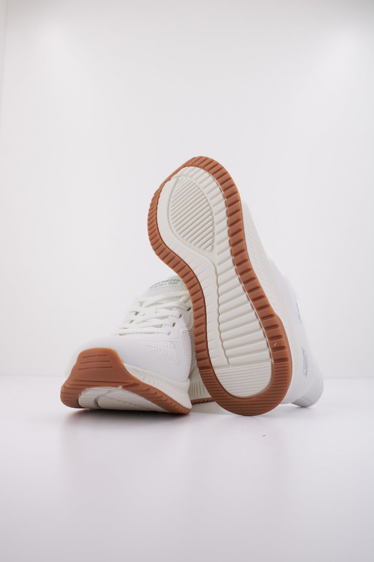 SKECHERS BOBS SQUAD  STAPLE LOOK en color BLANCO  (5)