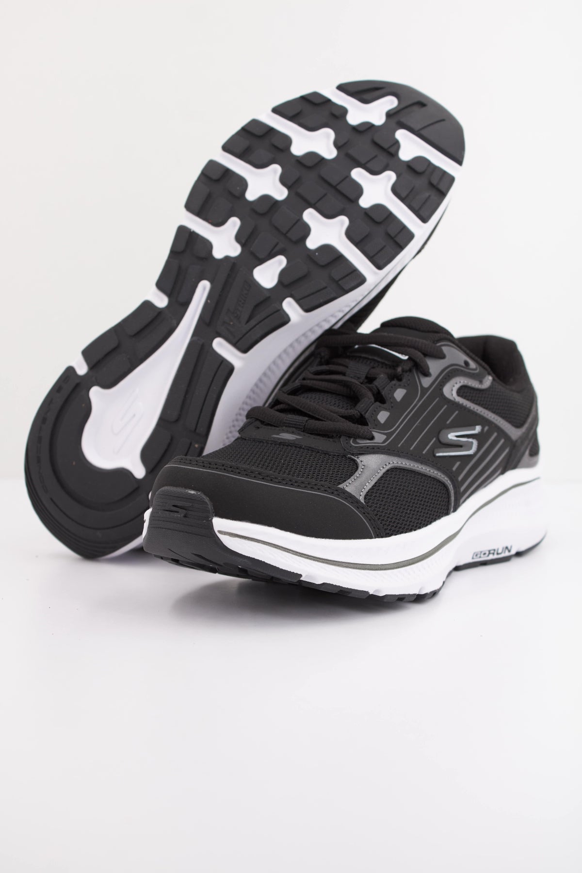 SKECHERS RUN CONSISTENT . ADVA en color NEGRO (5)
