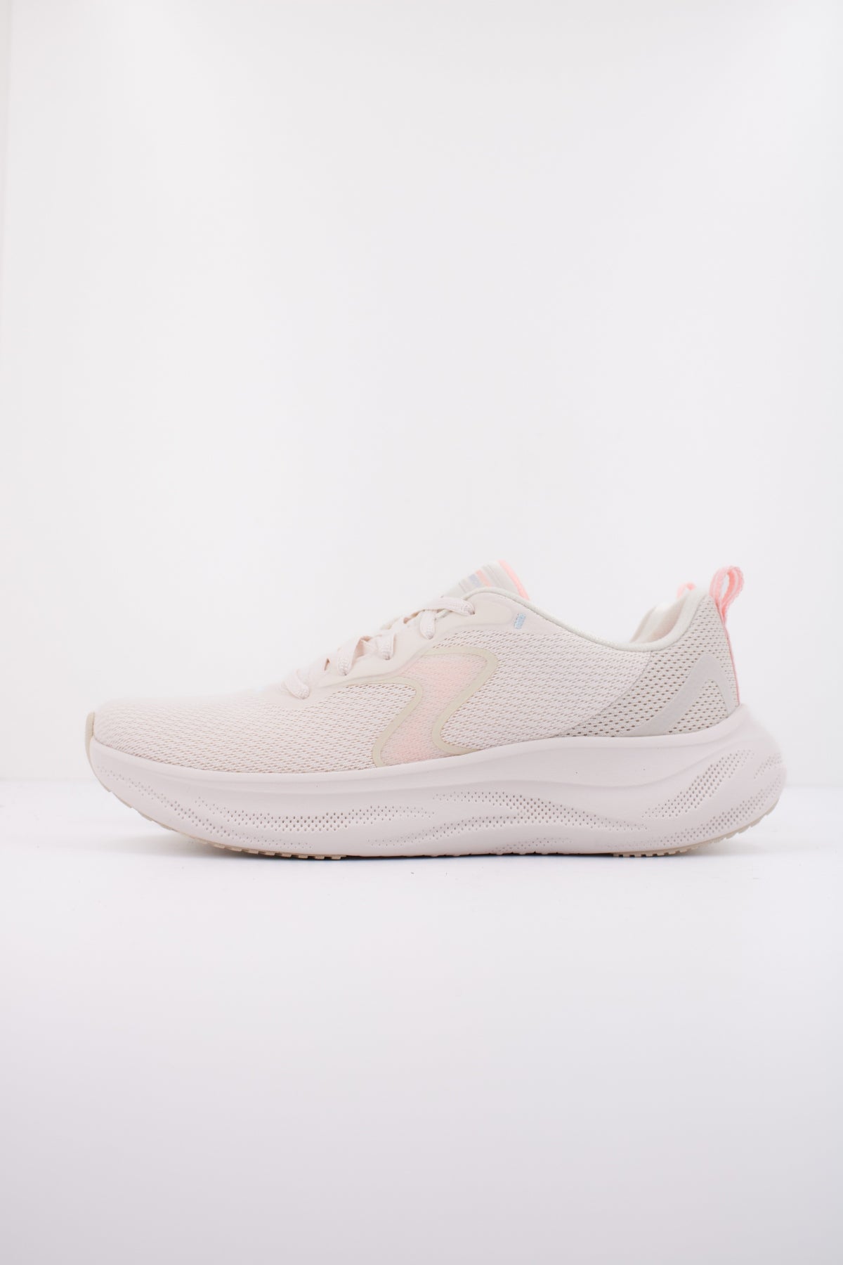SKECHERS CLOUDE en color BLANCO (1)