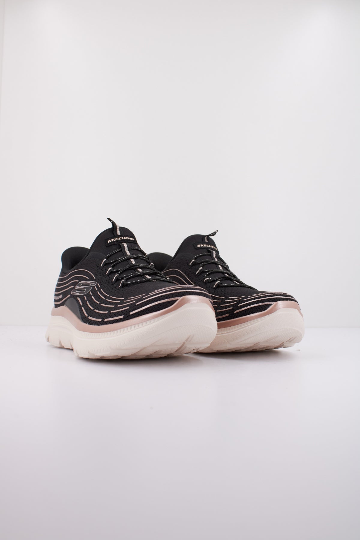 SKECHERS PLUS SOFT LUSTER en color NEGRO (2)