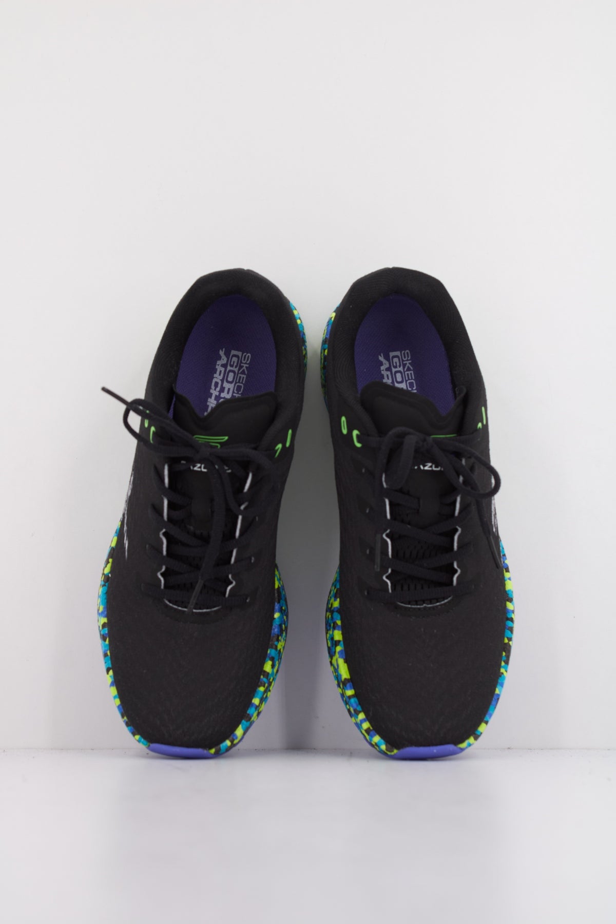 SKECHERS GO RUN RAZOR en color NEGRO (3)