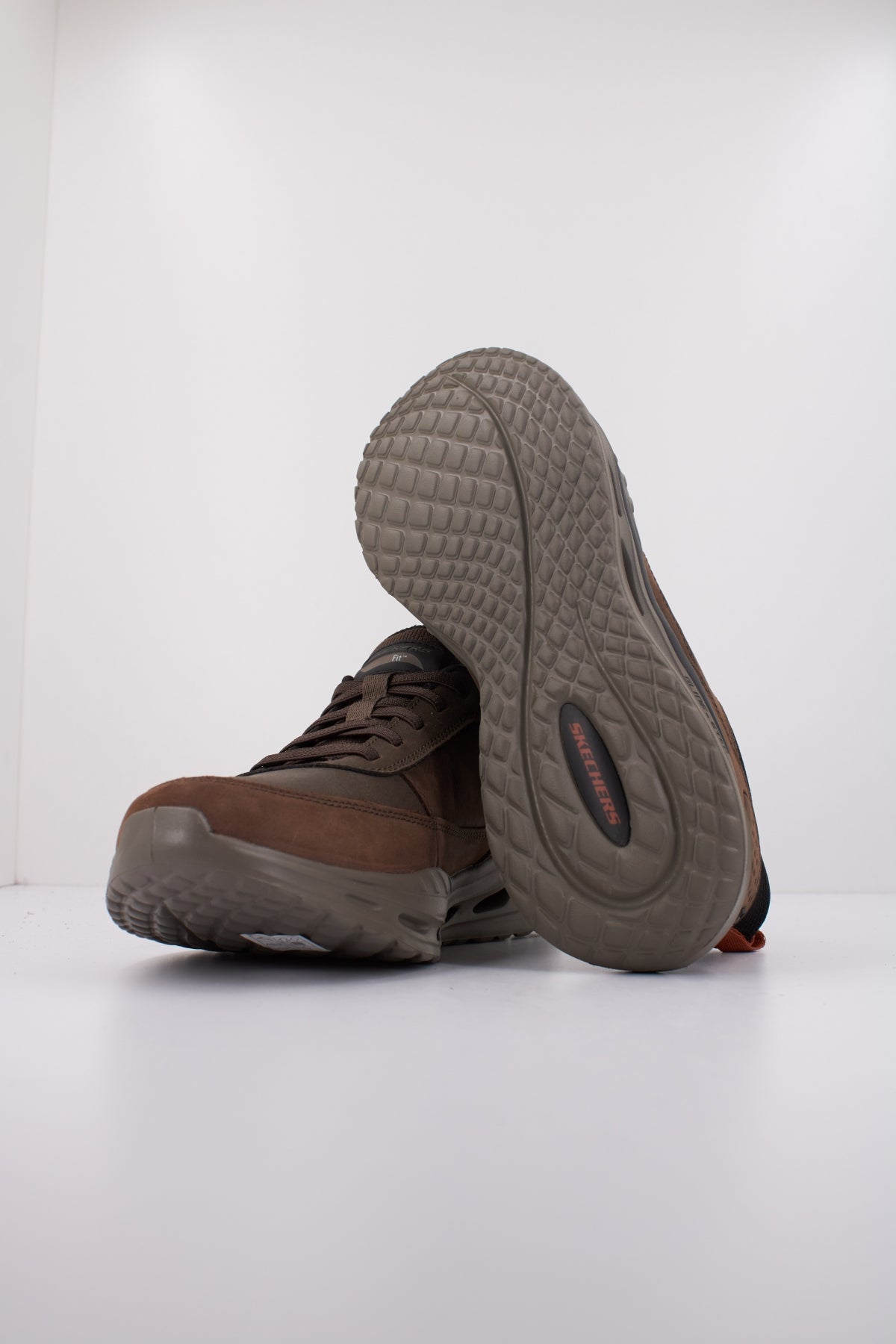 SKECHERS ARCH FIT ORVAN - MOXLEY en color MARRON (5)