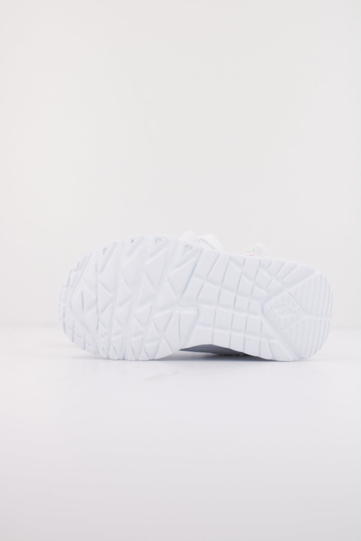 SKECHERS UNO LITE LOVE LEVITATE en color BLANCO  (5)