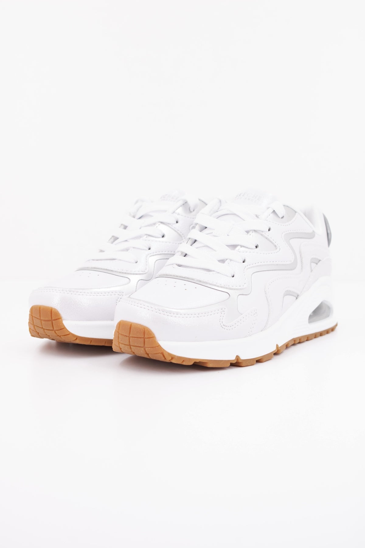 SKECHERS UNO GEN WAVY SHIMMER en color PLATA (2)