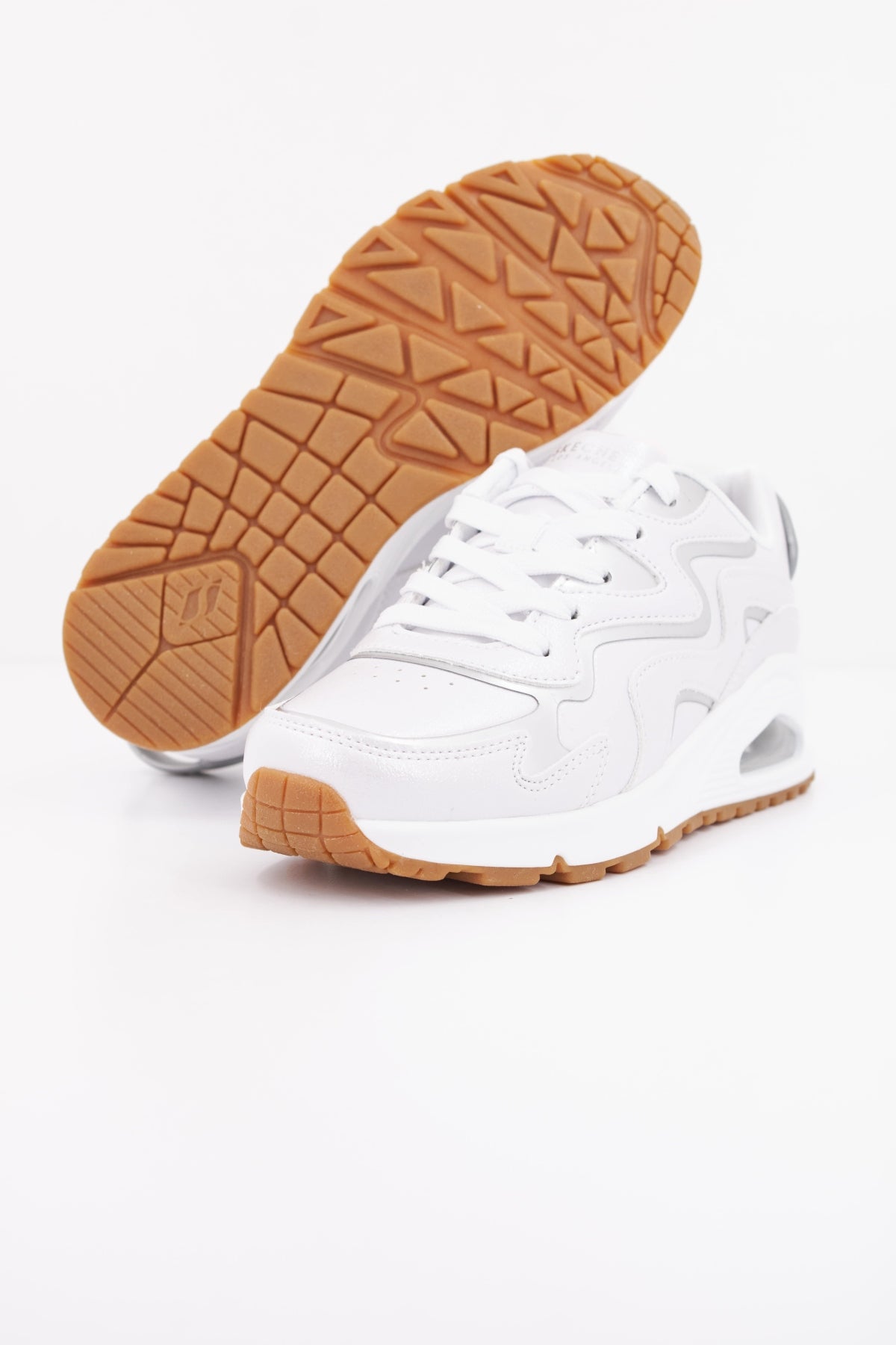 SKECHERS UNO GEN WAVY SHIMMER en color PLATA (5)