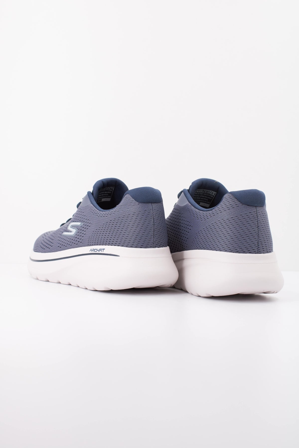 SKECHERS GO WALK ARCH FIT N JOY JUNI en color AZUL (4)