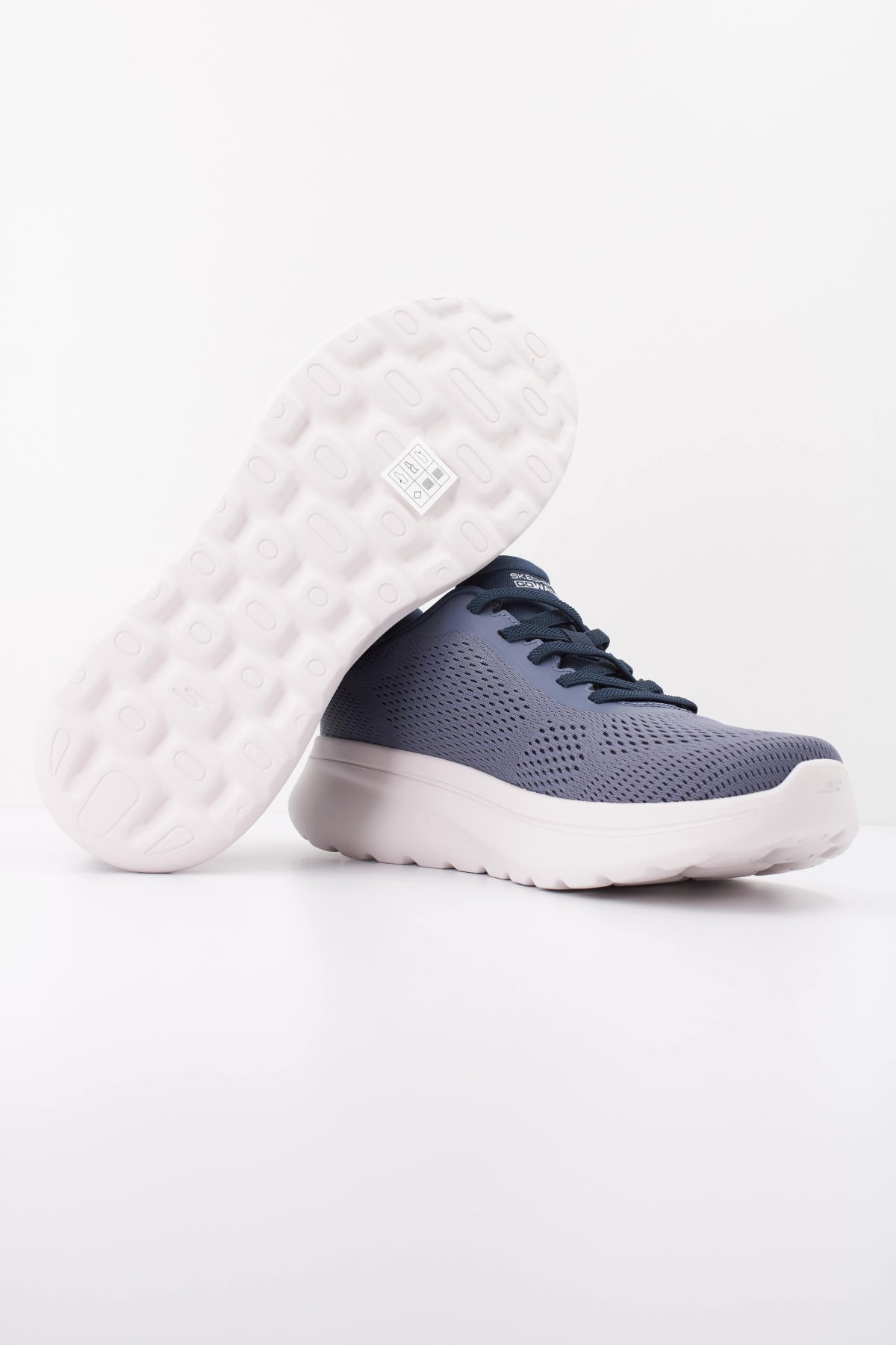 SKECHERS GO WALK ARCH FIT N JOY JUNI en color AZUL (5)