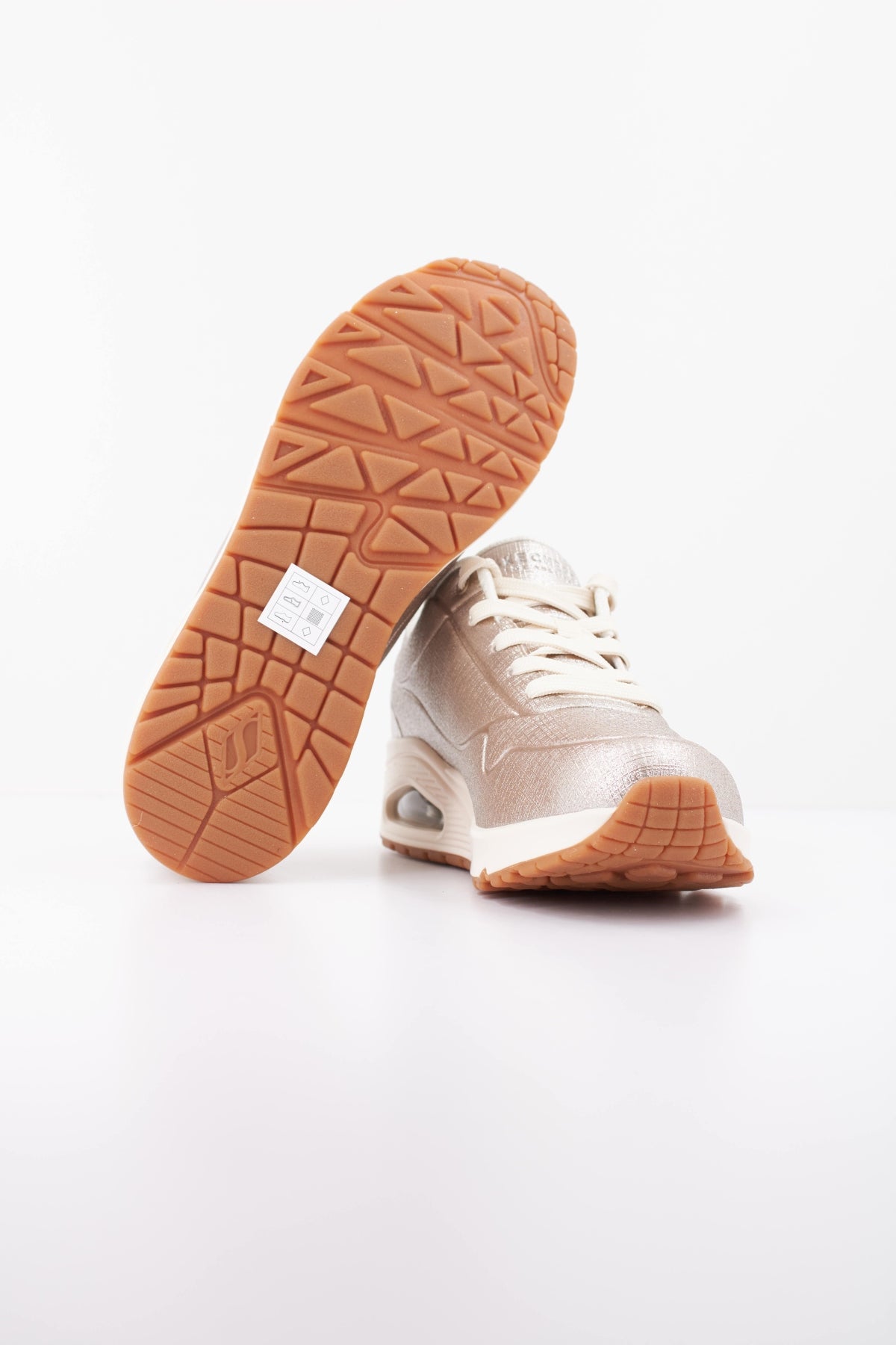 SKECHERS UNO SHININ BRIGHT en color PLATA (5)