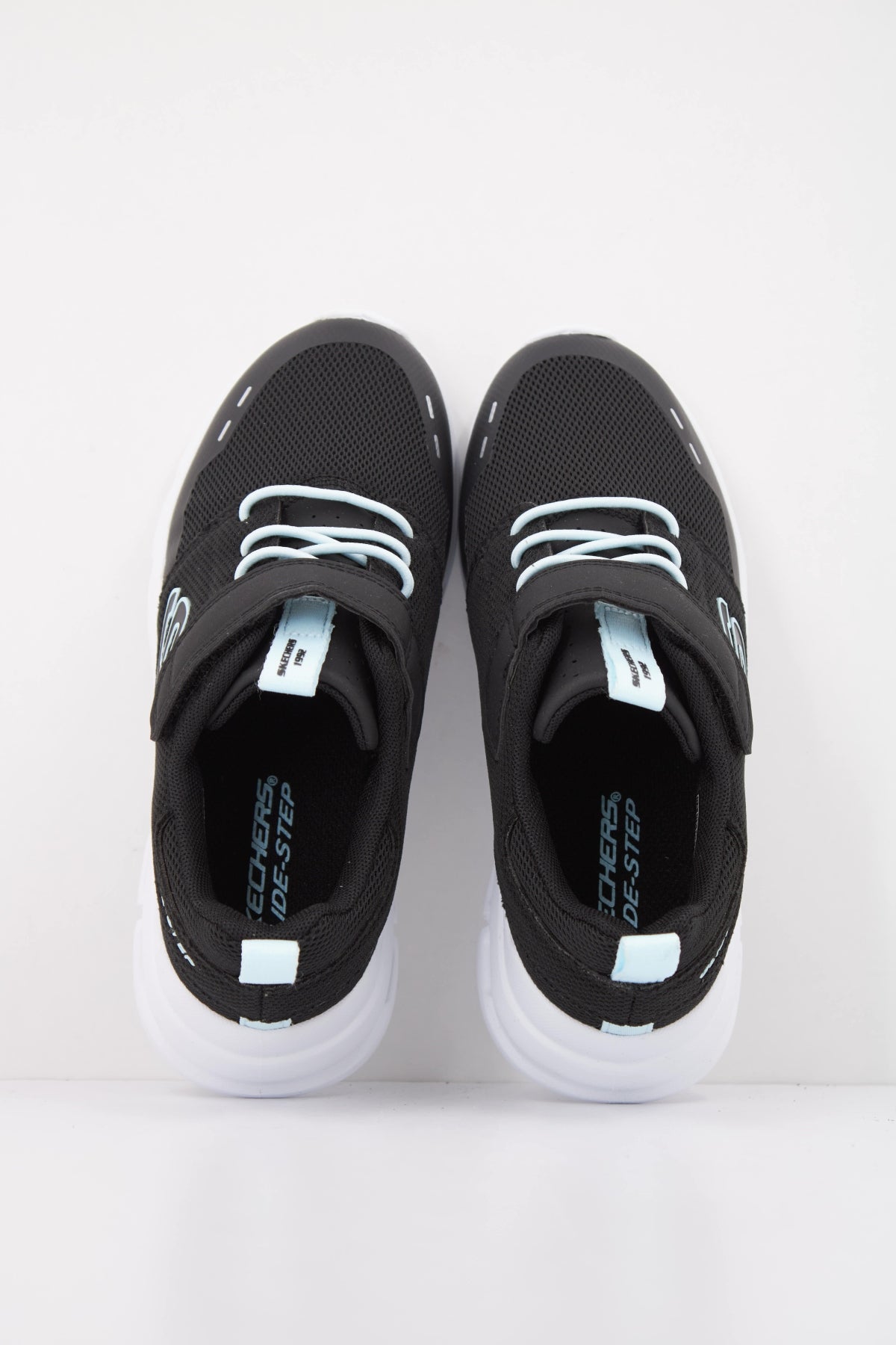 SKECHERS L en color NEGRO (3)