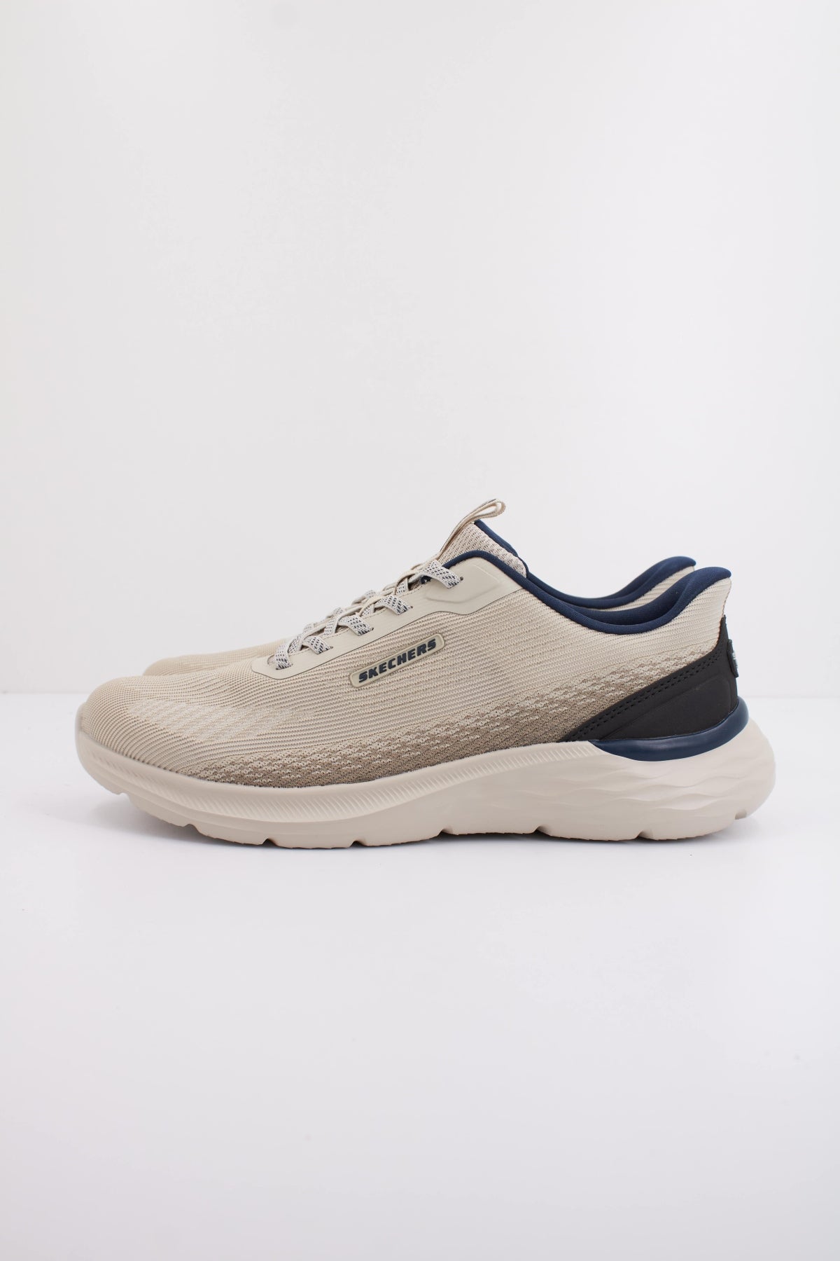 SKECHERS GARNER ELLIS en color MARRON CLARO (1)
