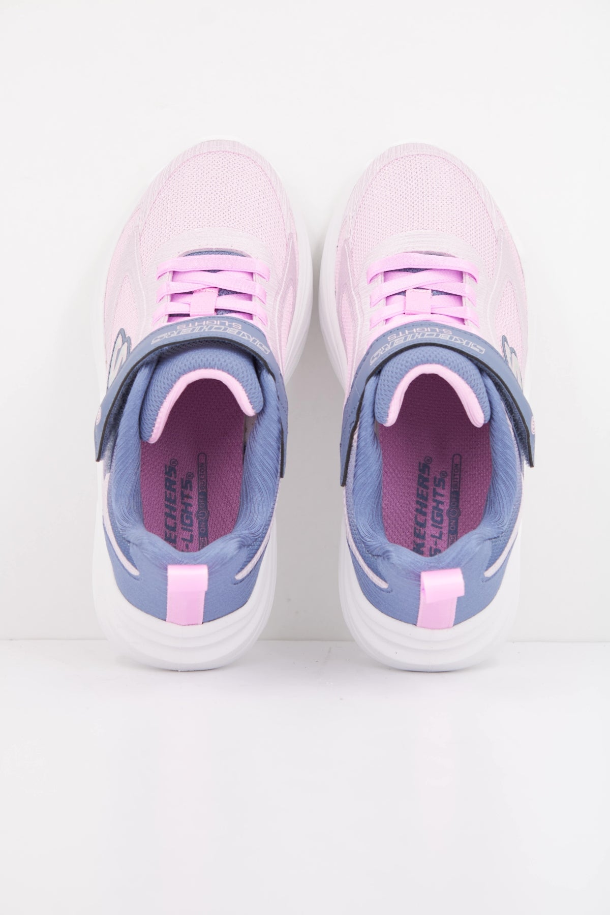 SKECHERS SOLA GLOW . en color ROSA (3)
