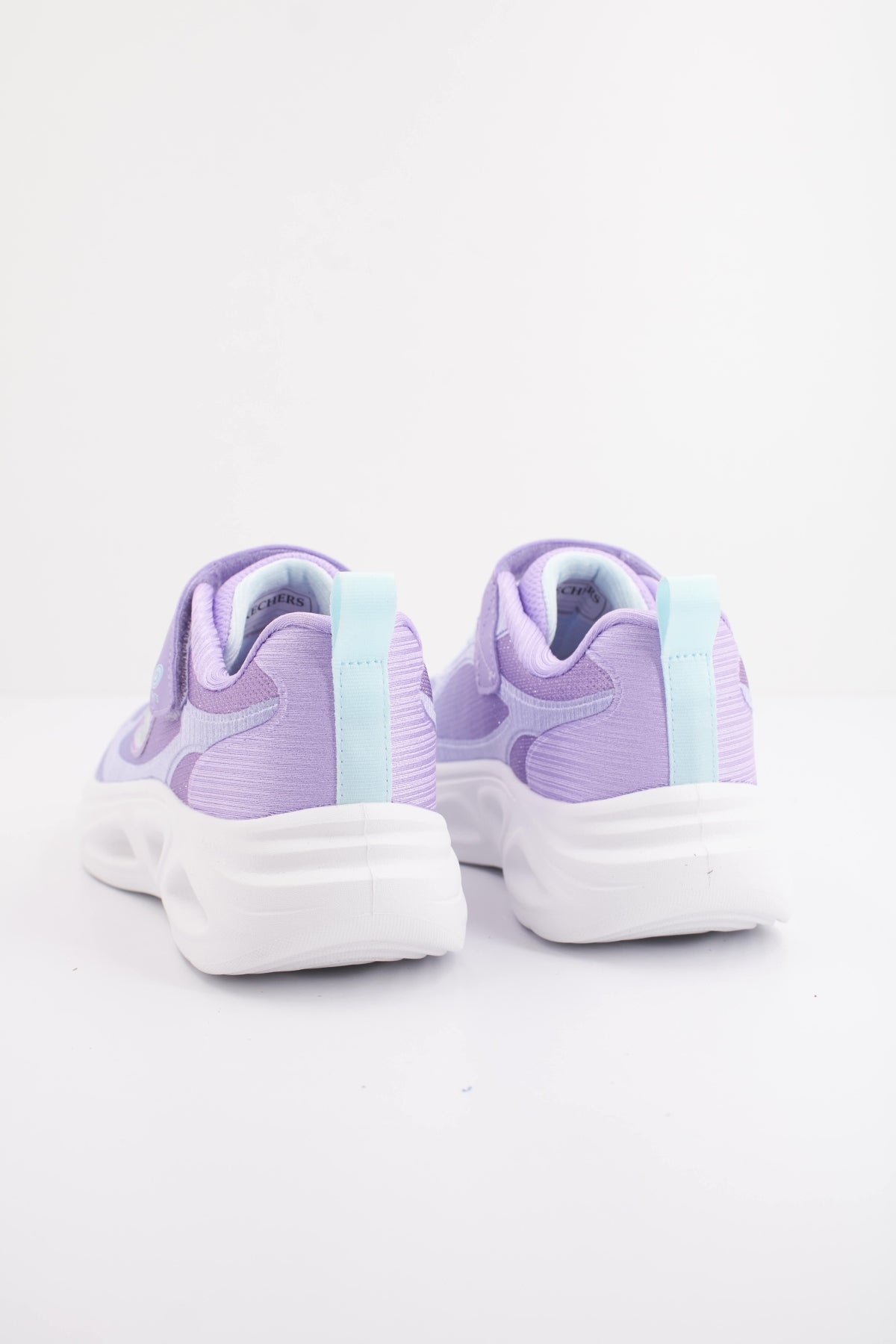 SKECHERS SOLA GLOW . en color VIOLETA (4)