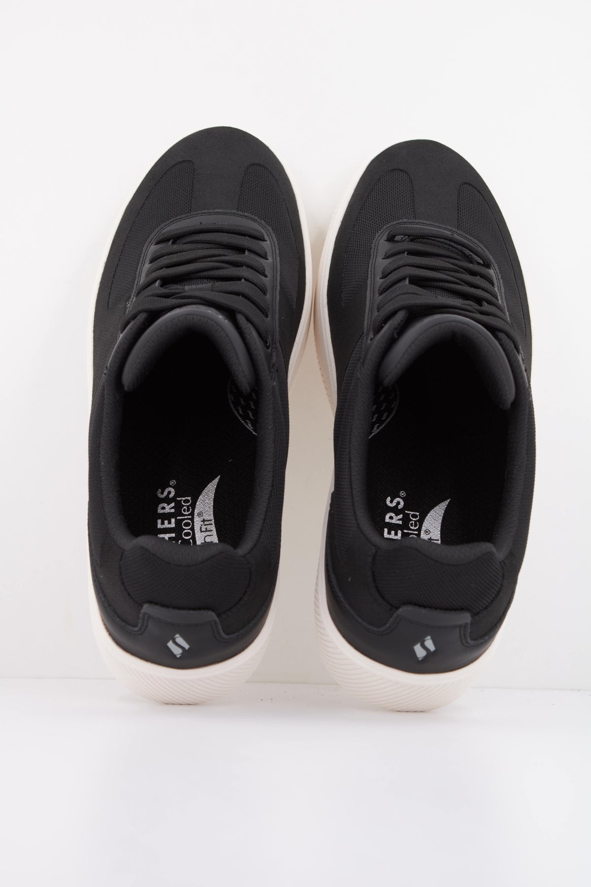 SKECHERS ARCH FIT COURT BREAK COMODO en color NEGRO (3)