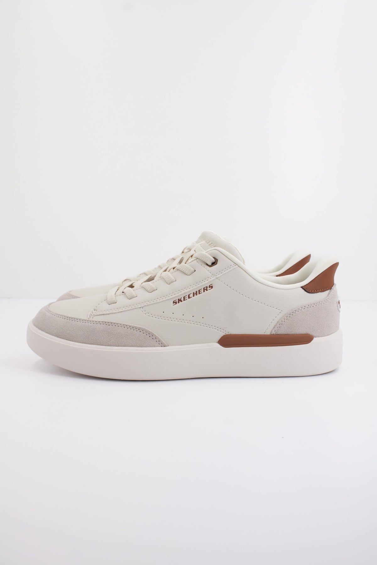 SKECHERS SLIP-INS VERLOMA RADICAL en color BEIS (1)