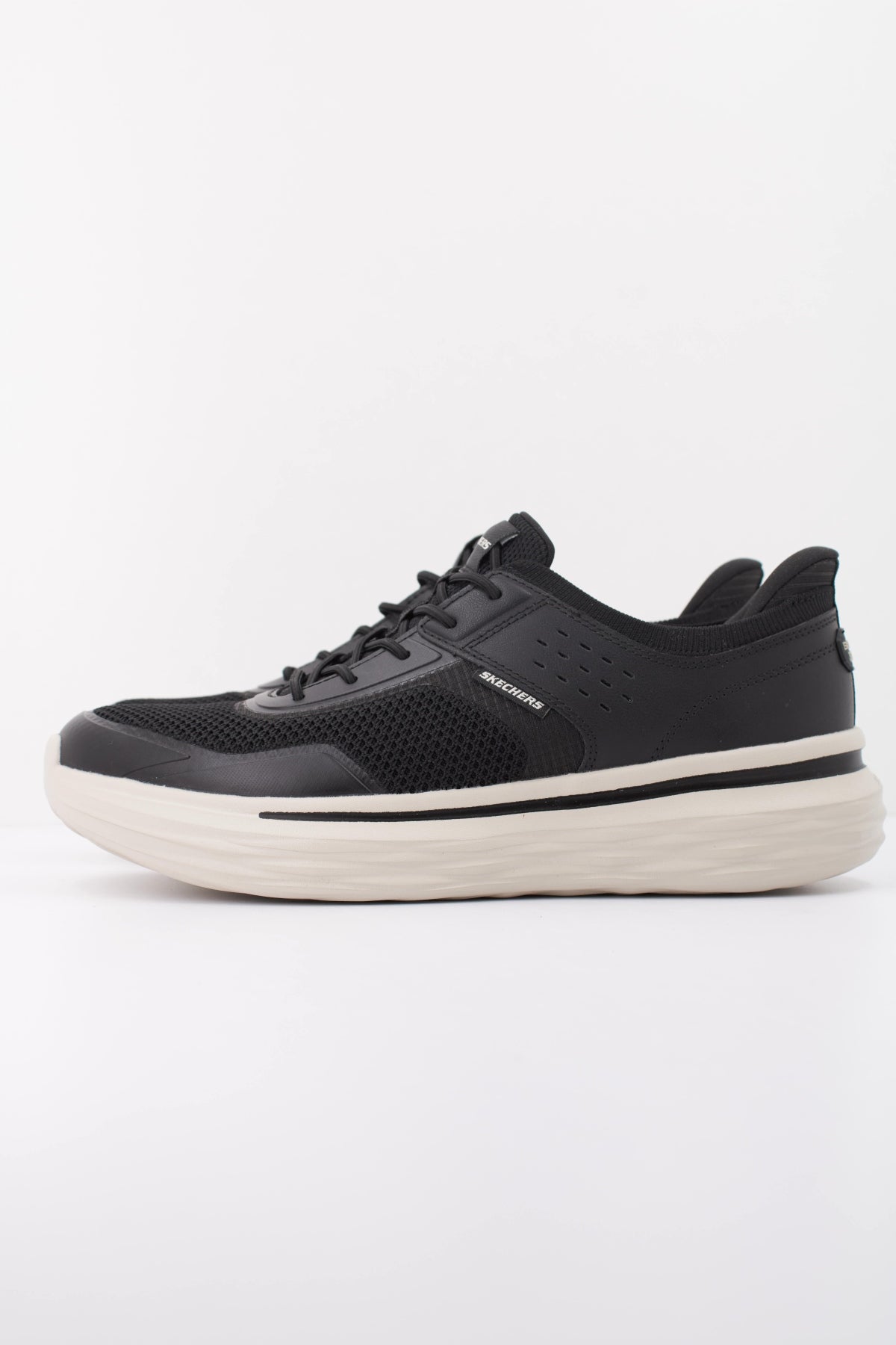 SKECHERS NEVARRO TAVO en color NEGRO (1)