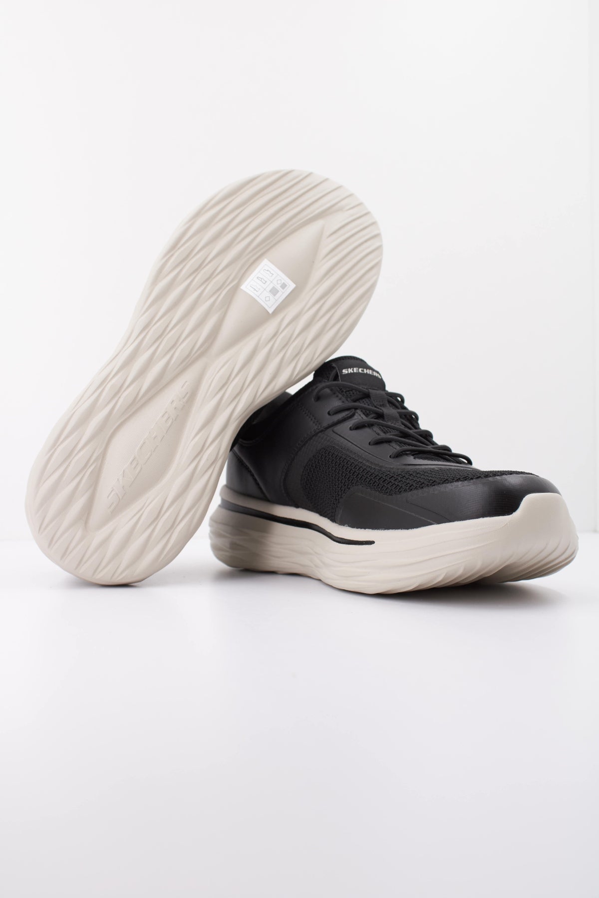 SKECHERS NEVARRO TAVO en color NEGRO (5)