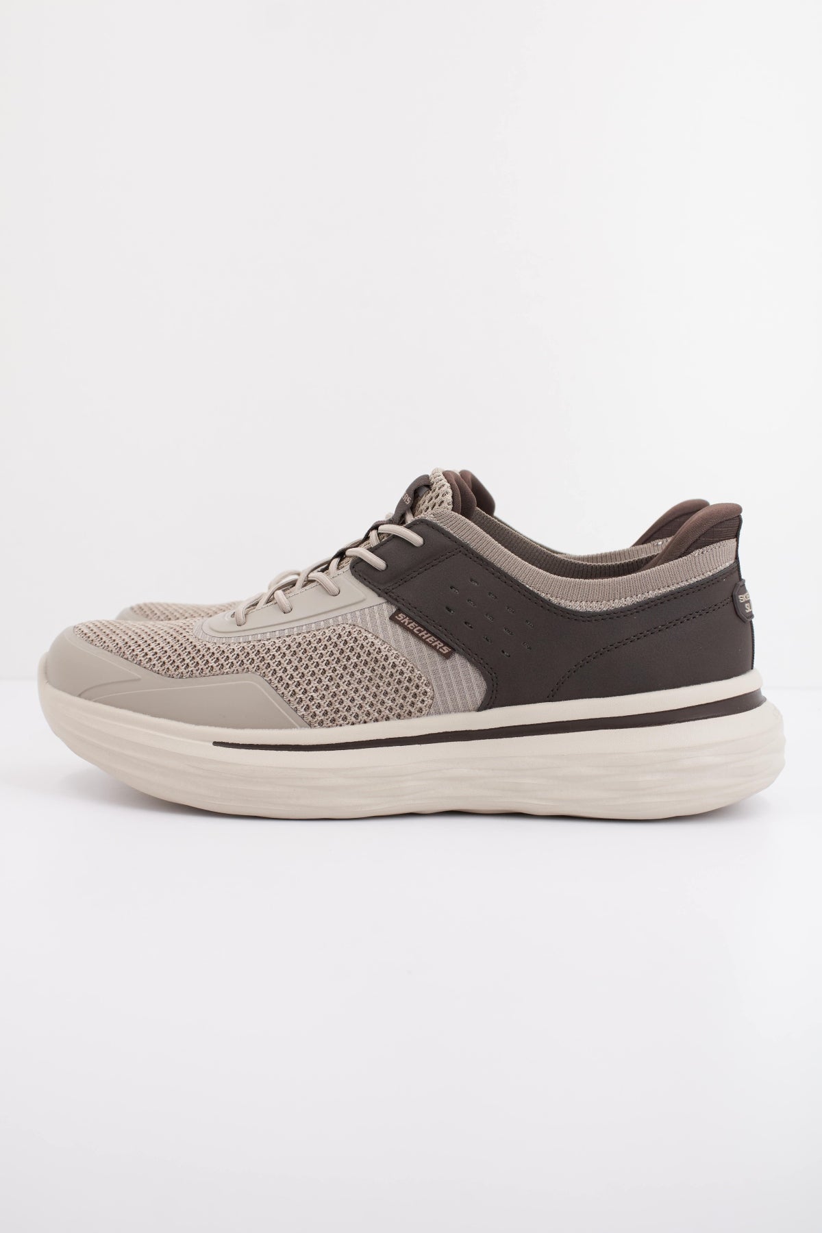 SKECHERS NEVARRO TAVO en color GRIS (1)