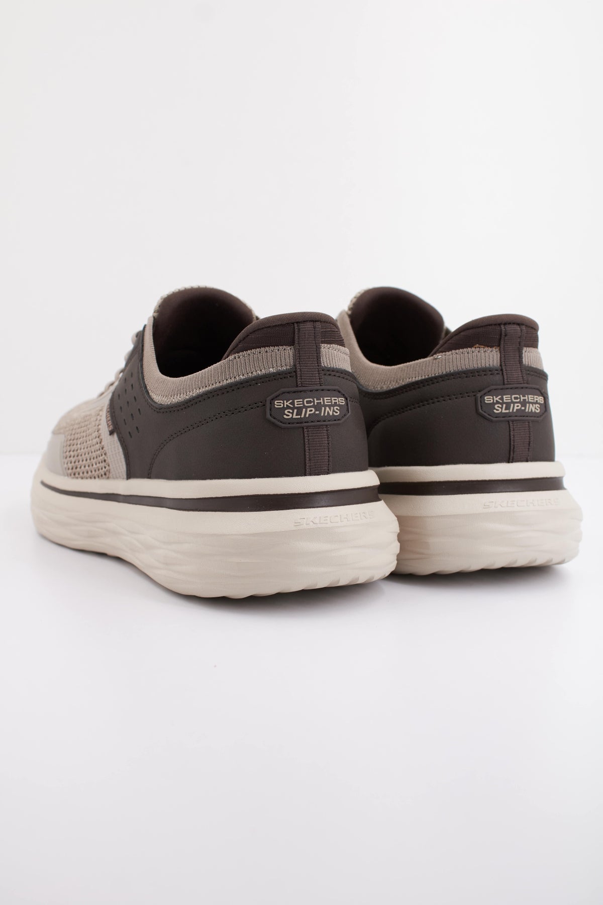 SKECHERS NEVARRO TAVO en color GRIS (4)