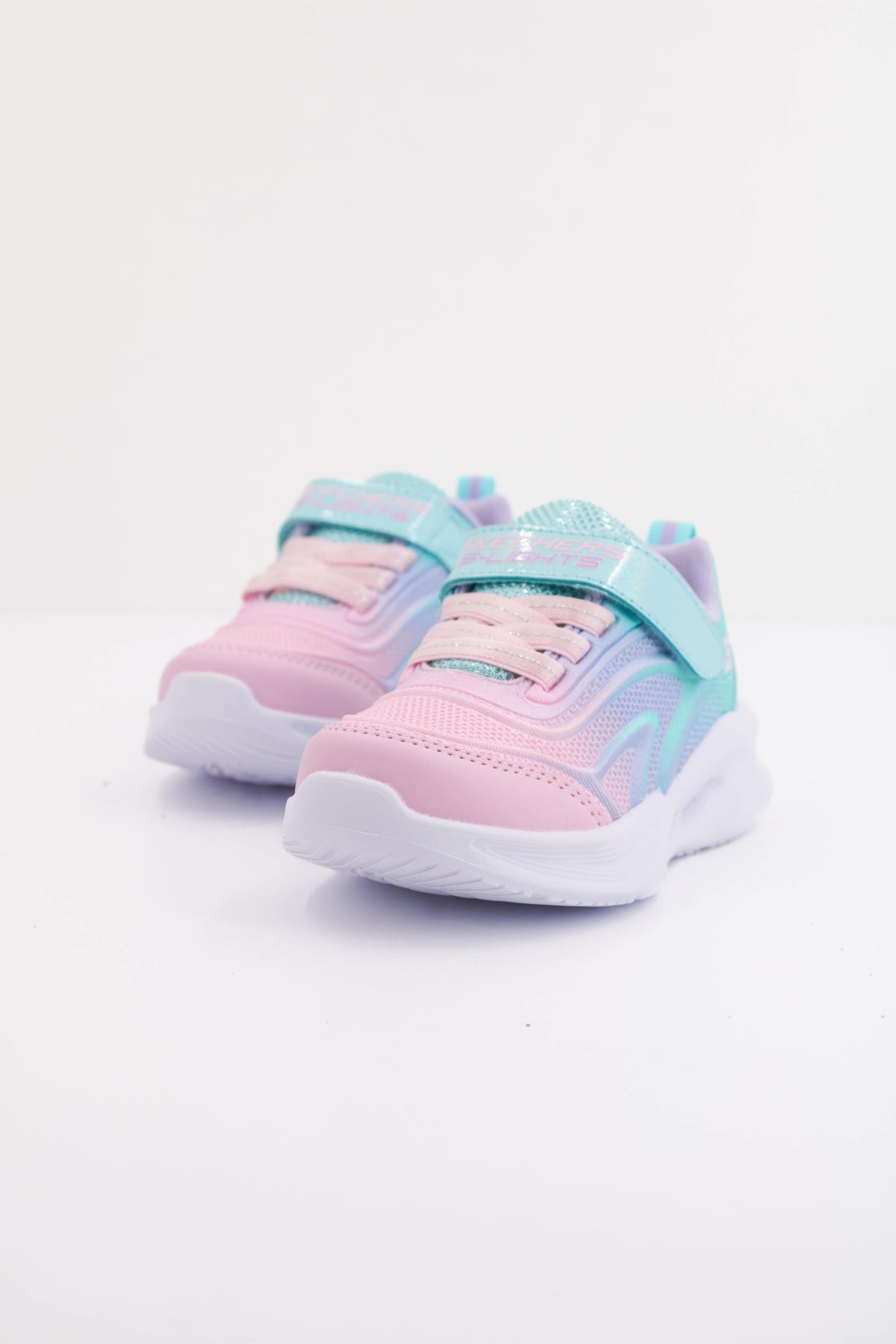 SKECHERS SOLA GLOW en color MULTICOLOR (2)