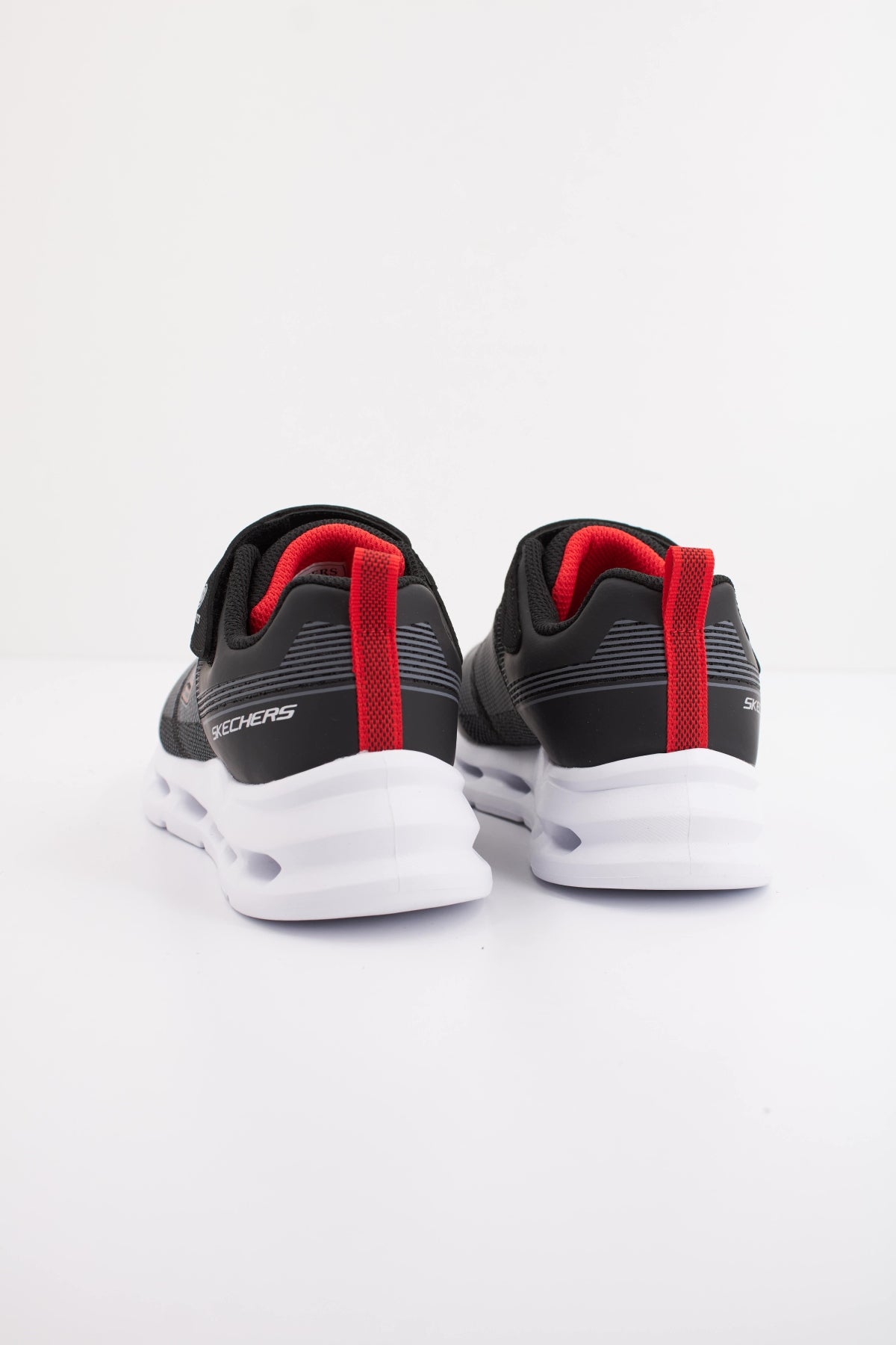 SKECHERS GLIDE STEP LIGHT en color NEGRO (4)