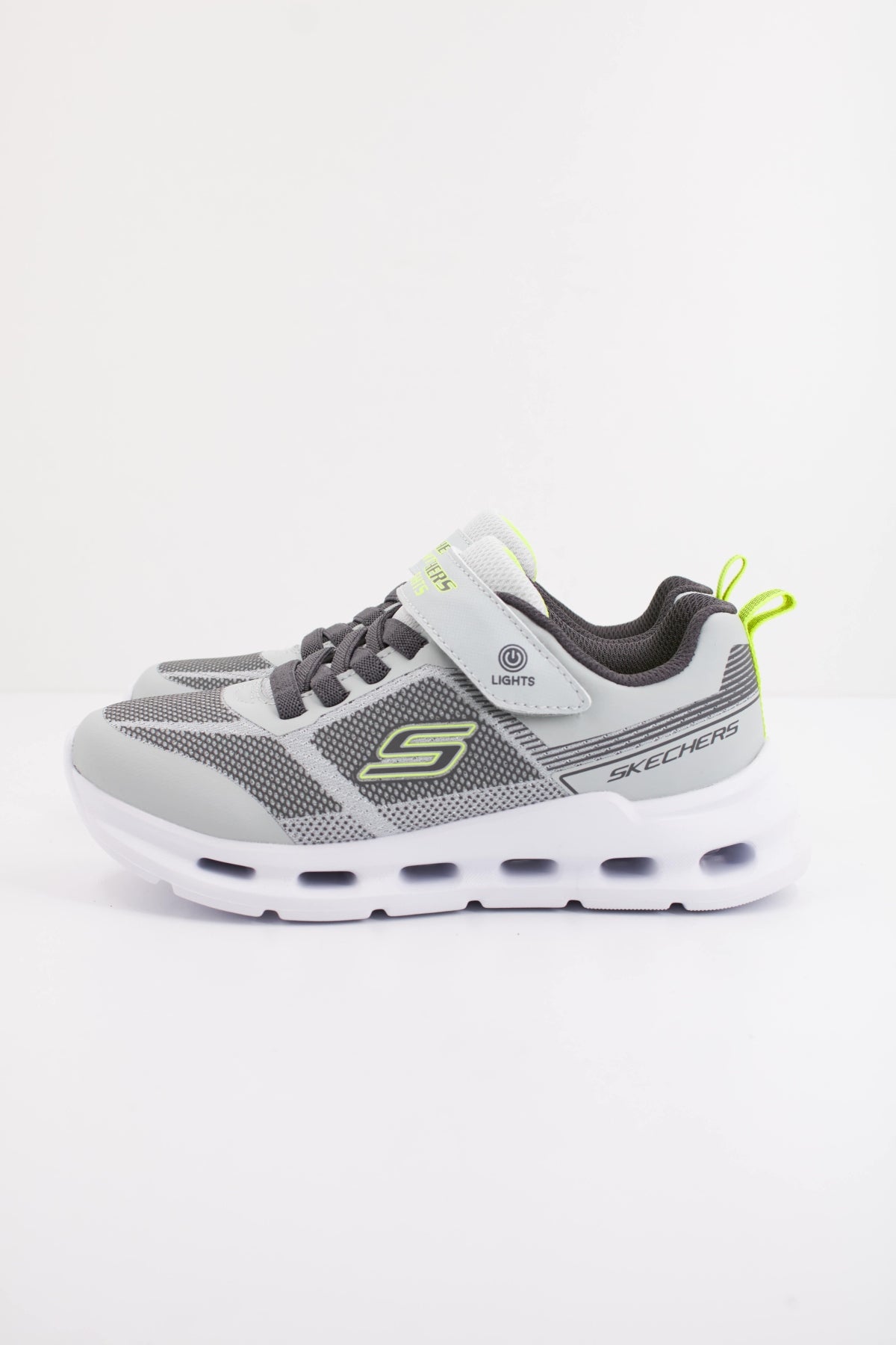 SKECHERS GLIDE STEP LIGHT en color GRIS (1)