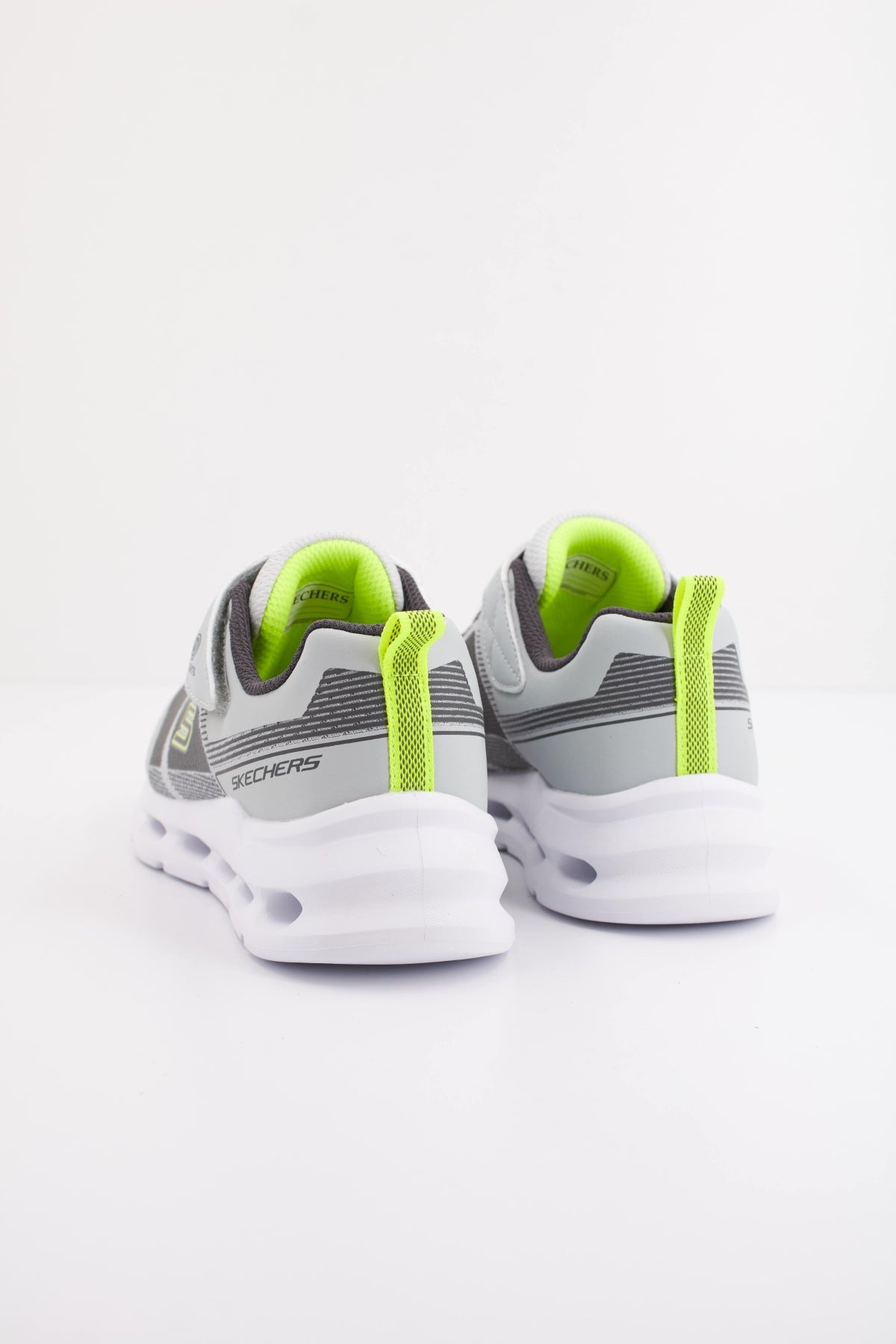 SKECHERS GLIDE STEP LIGHT en color GRIS (4)