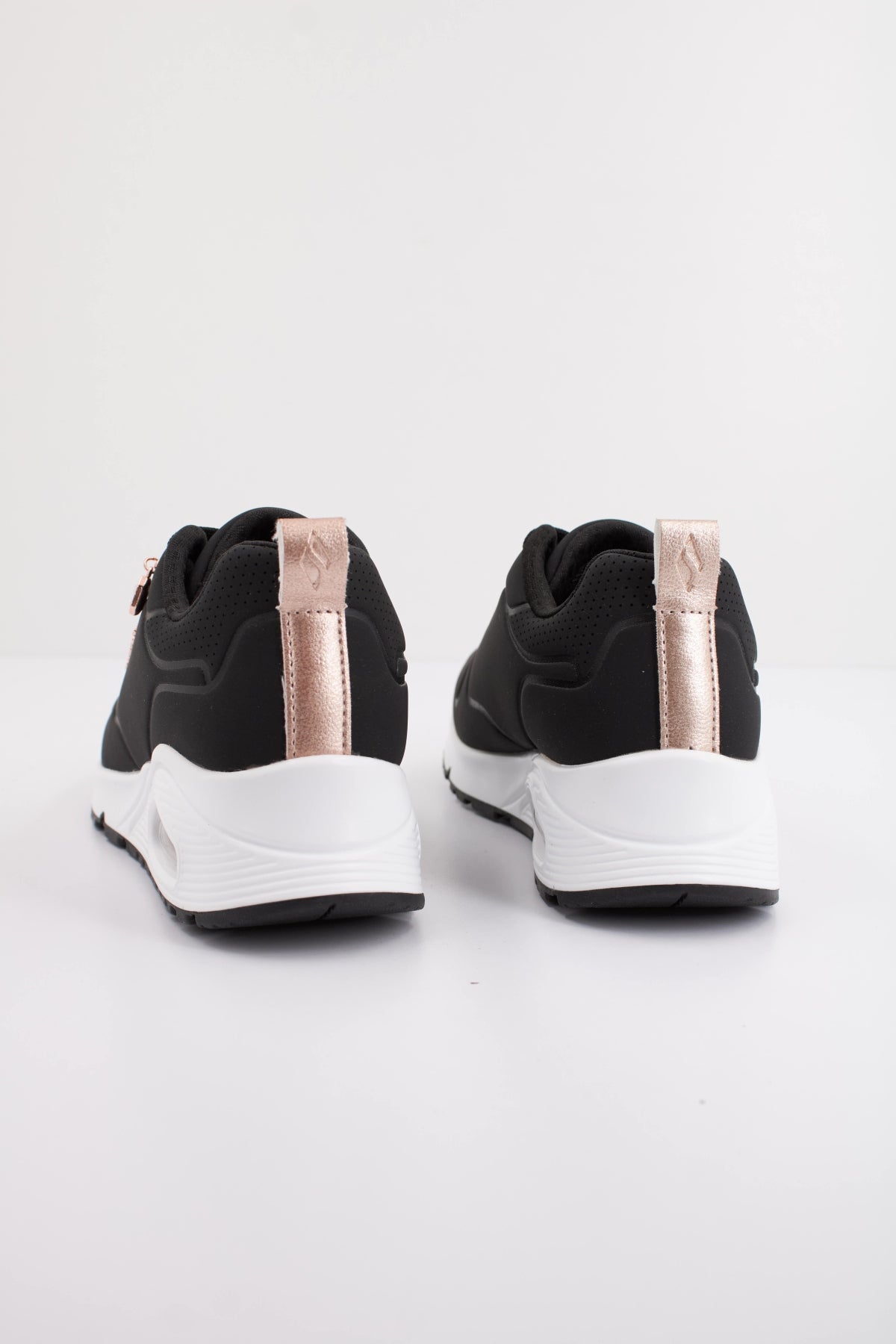 SKECHERS UNO GEN TRENDY JEWELS en color NEGRO (4)