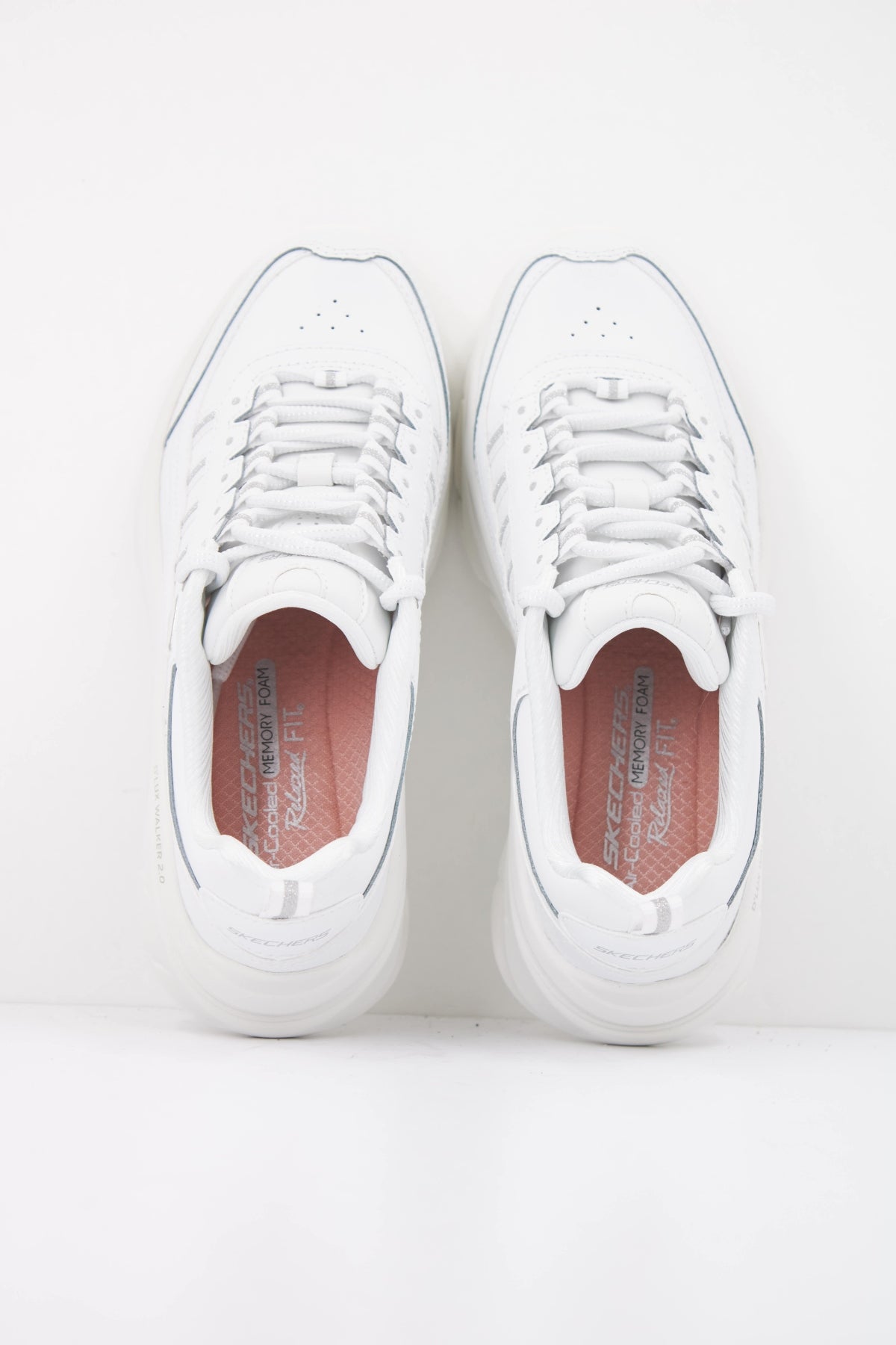 SKECHERS D LUX WALKER . GOLDEN en color BLANCO (3)