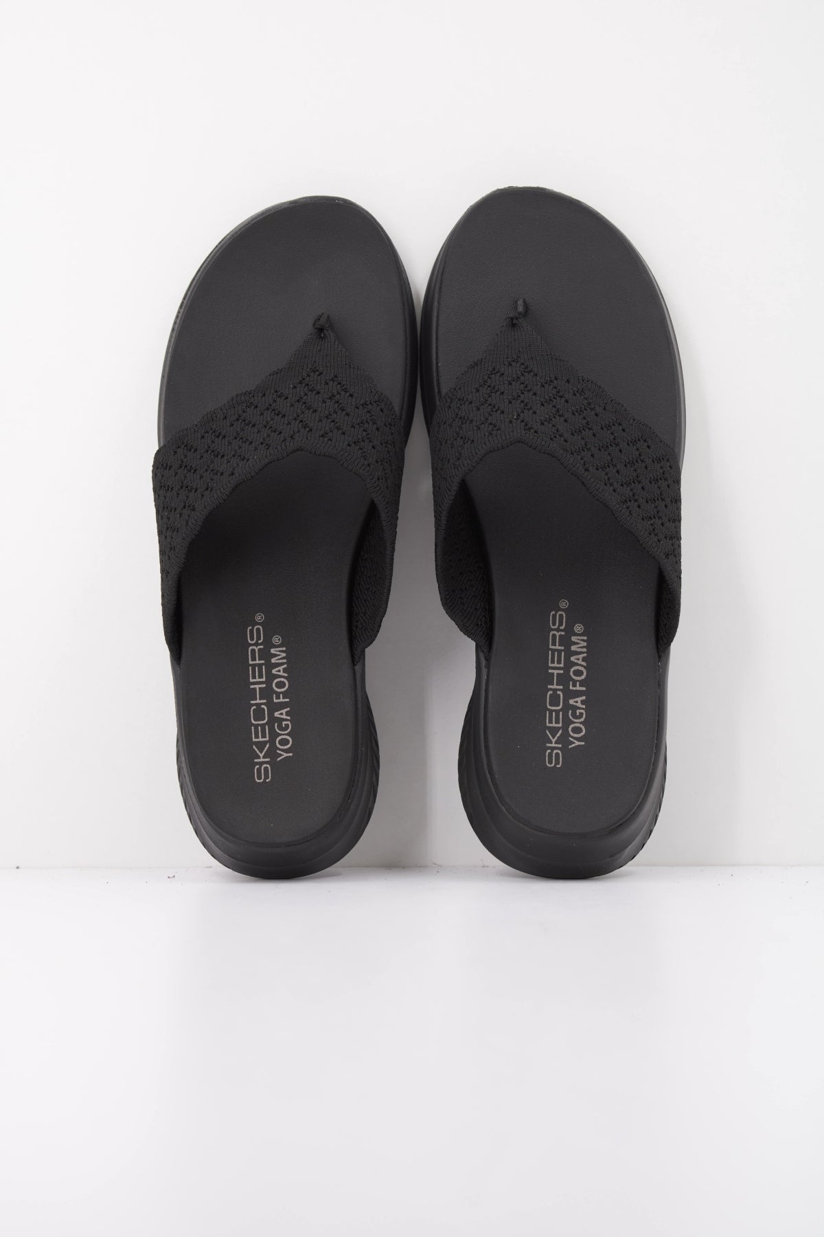 SKECHERS S en color NEGRO (3)