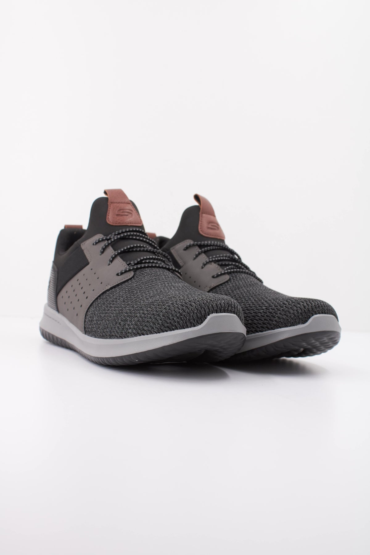 SKECHERS S en color NEGRO (2)