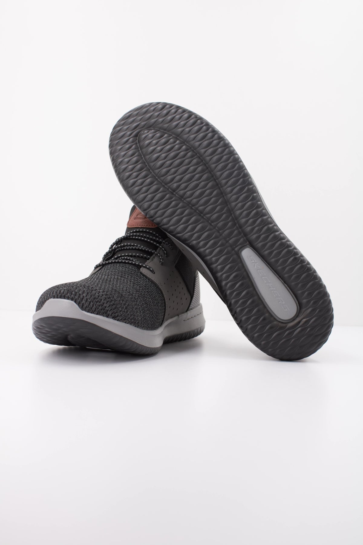 SKECHERS S en color NEGRO (5)