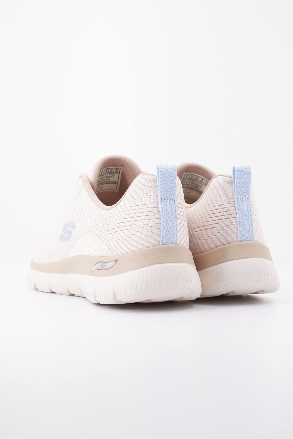 SKECHERS ARCH FIT SUMMITS DAILY FLOW en color BEIS (4)