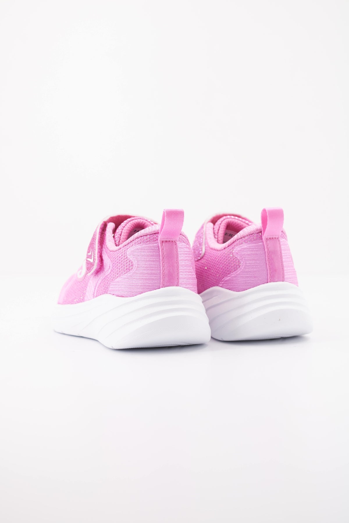 SKECHERS WAVE en color PLATA (4)
