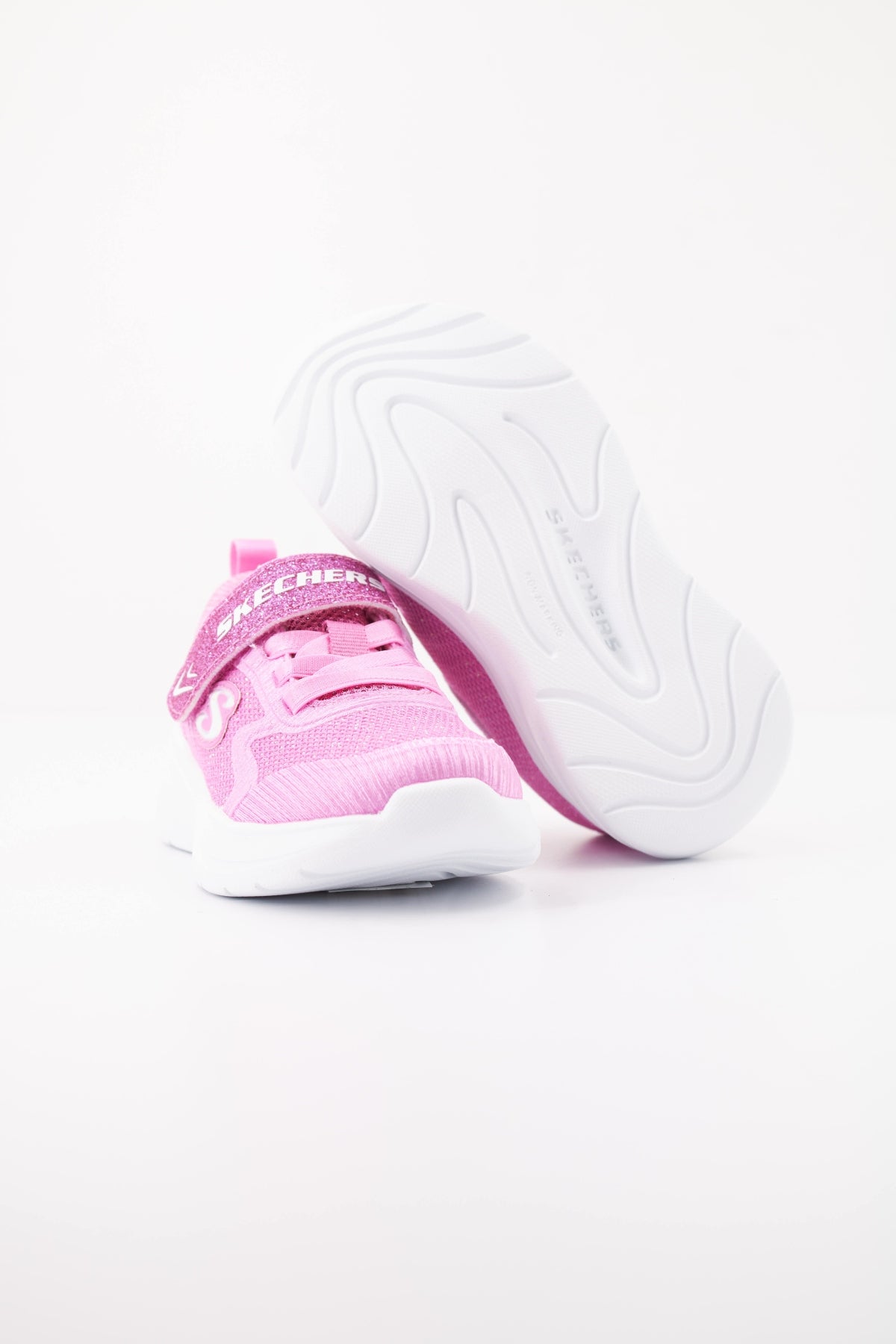 SKECHERS WAVE en color PLATA (5)