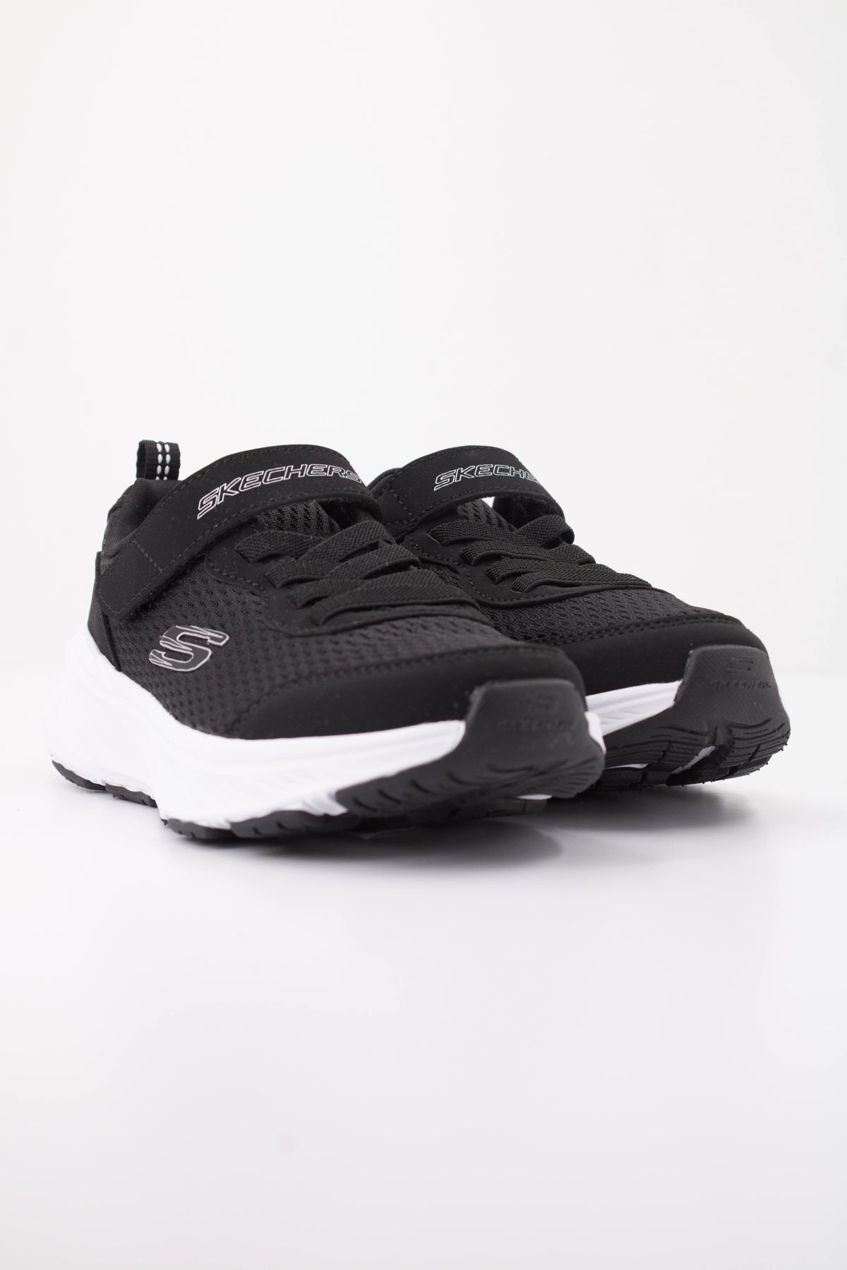 SKECHERS LS en color NEGRO (2)