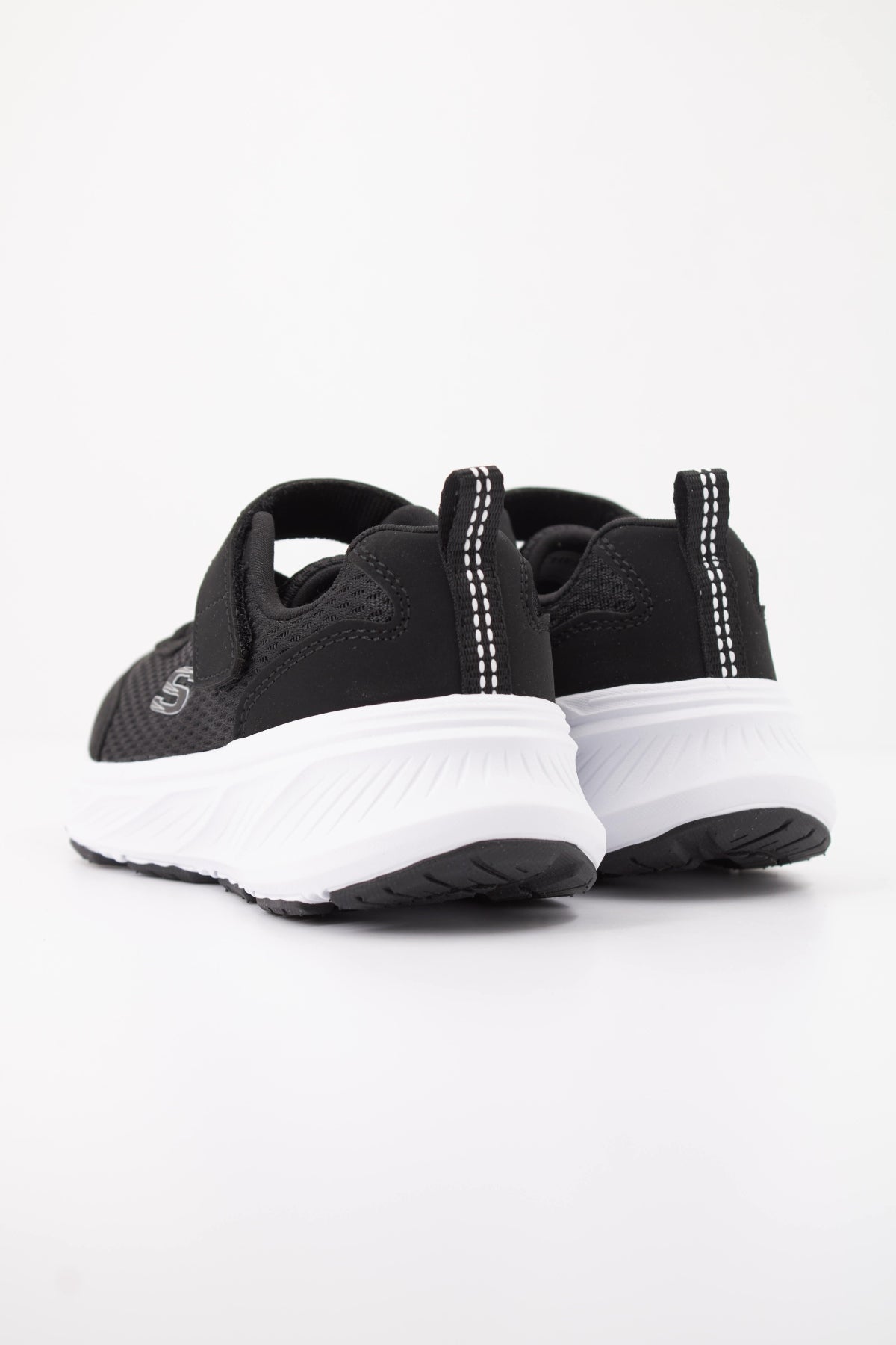SKECHERS LS en color NEGRO (4)