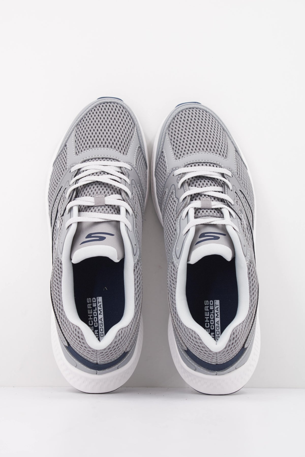 SKECHERS en color GRIS (3)