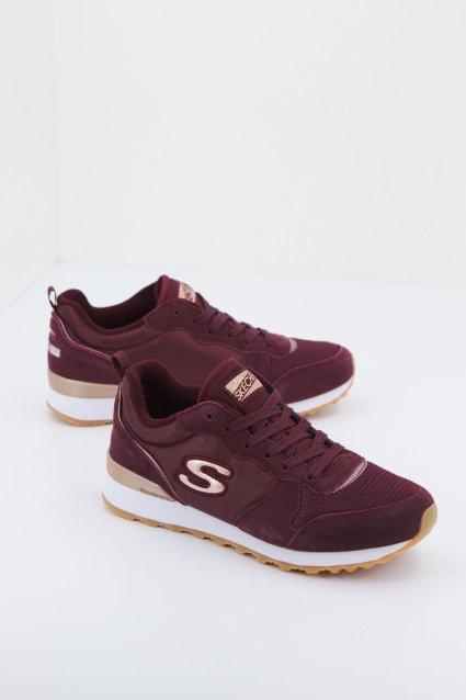 SKECHERS RETROS-OG -GOLDN GURL en color BURDEOS (1)