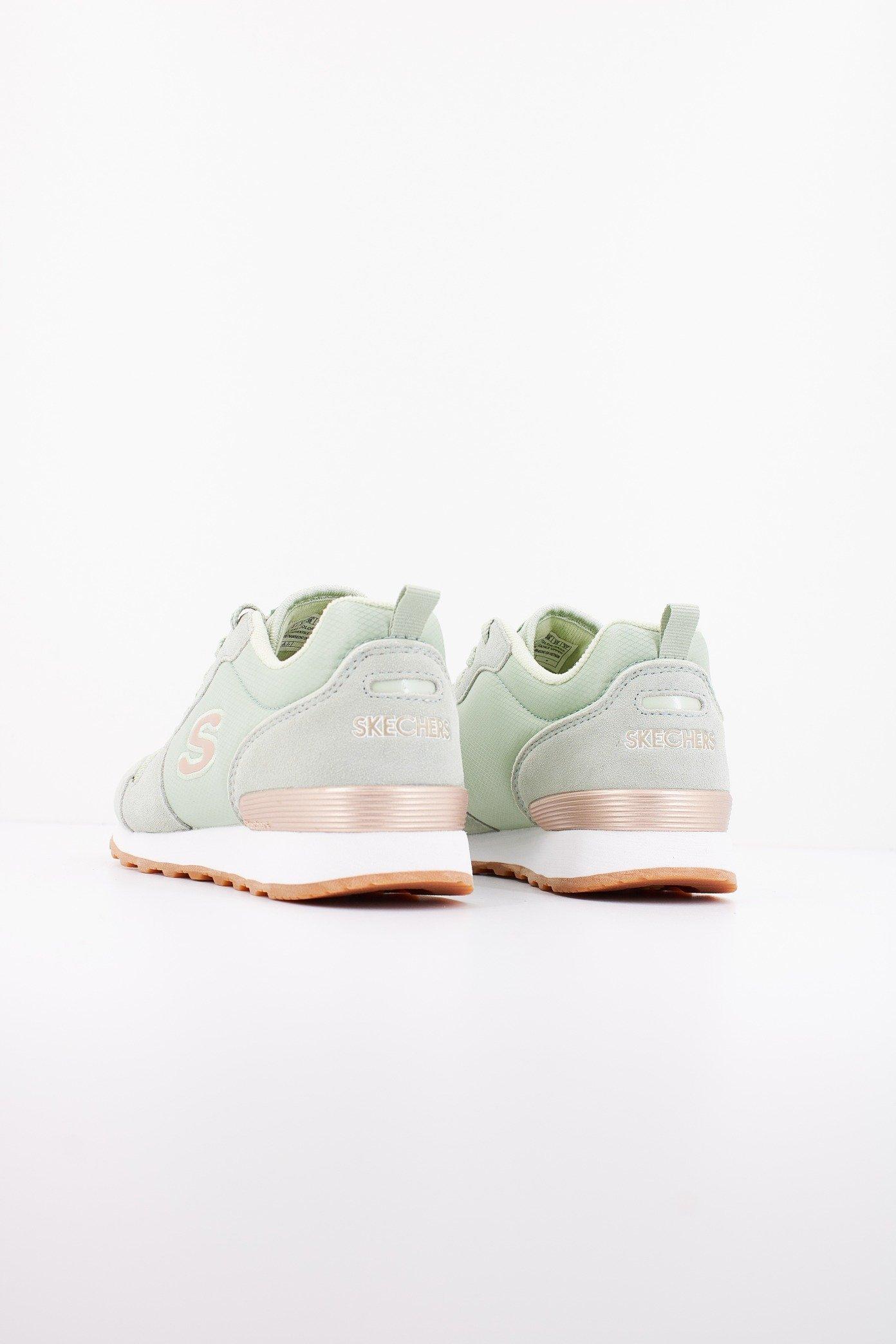 SKECHERS RETROS-OG -GOLDN GURL en color VERDE (3)