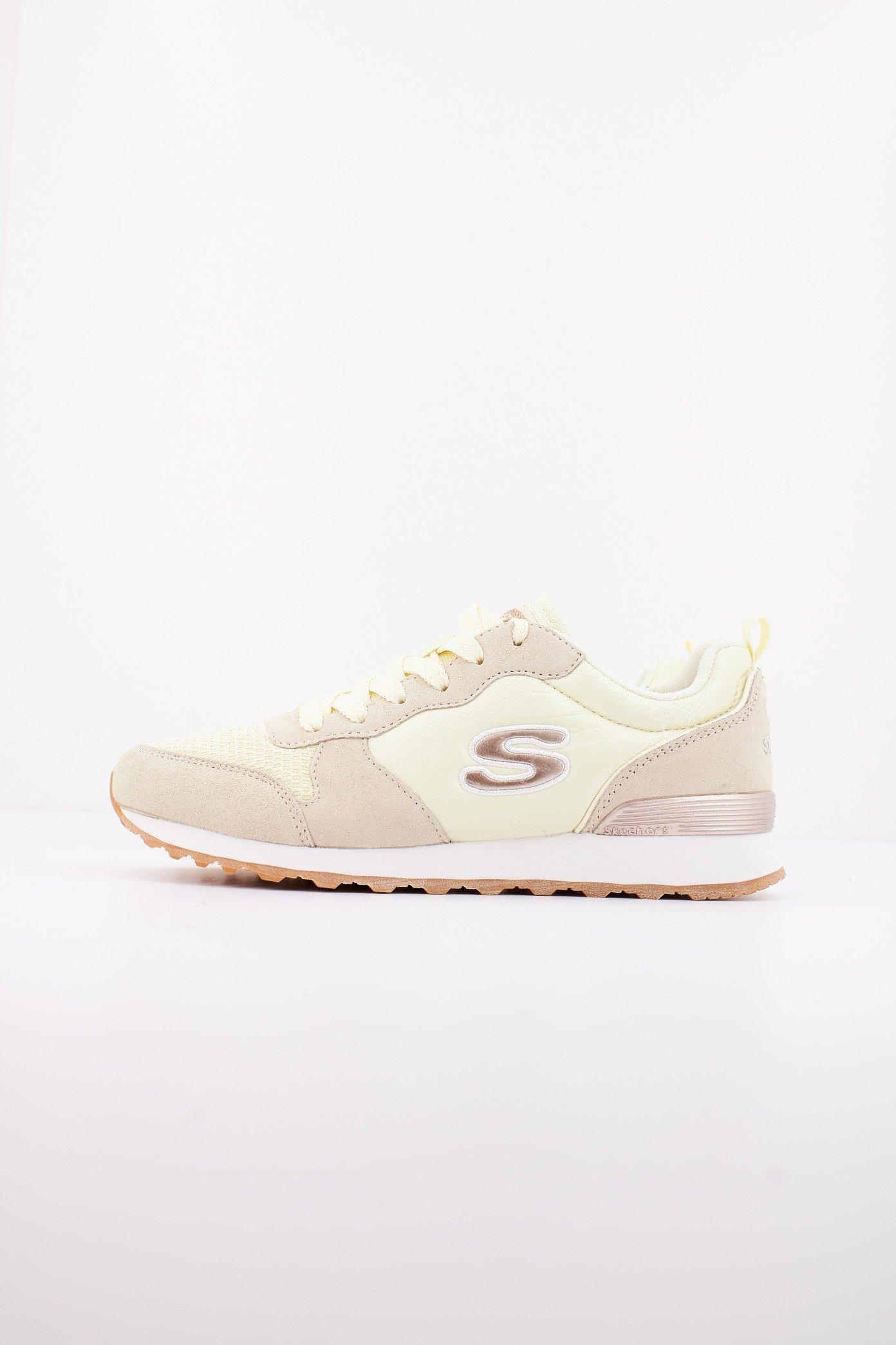 SKECHERS RETROS-OG -GOLDN GURL en color AMARILLO (1)