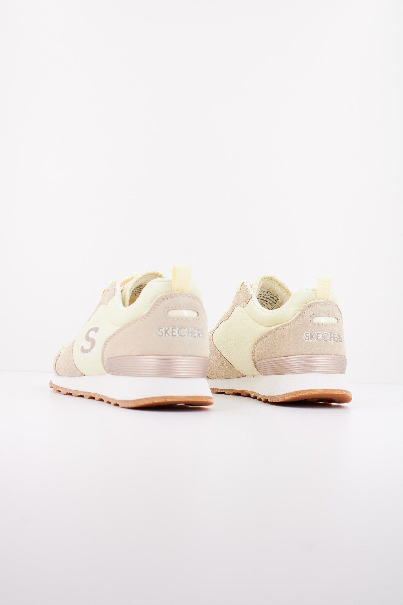 SKECHERS RETROS-OG -GOLDN GURL en color AMARILLO (3)