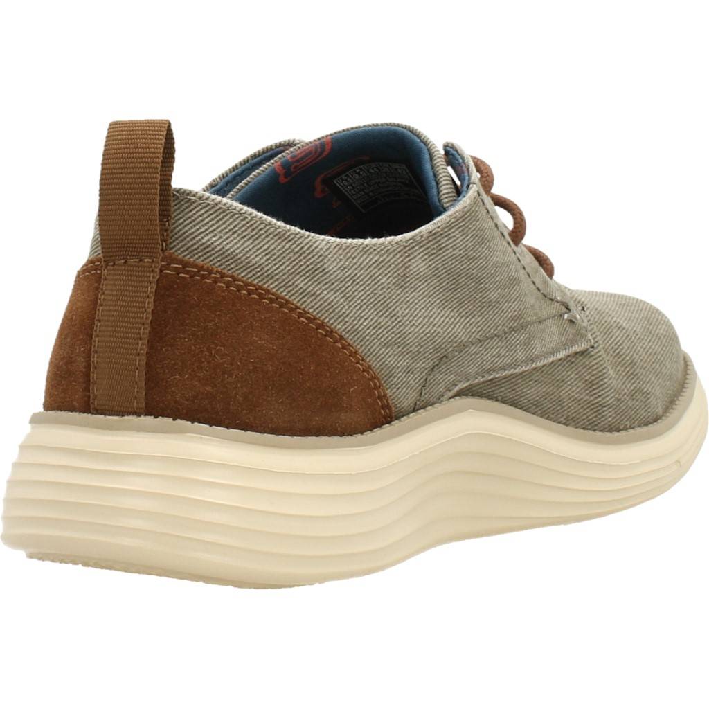 SKECHERS STATUS . PEXTON en color MARRON CLARO (3)