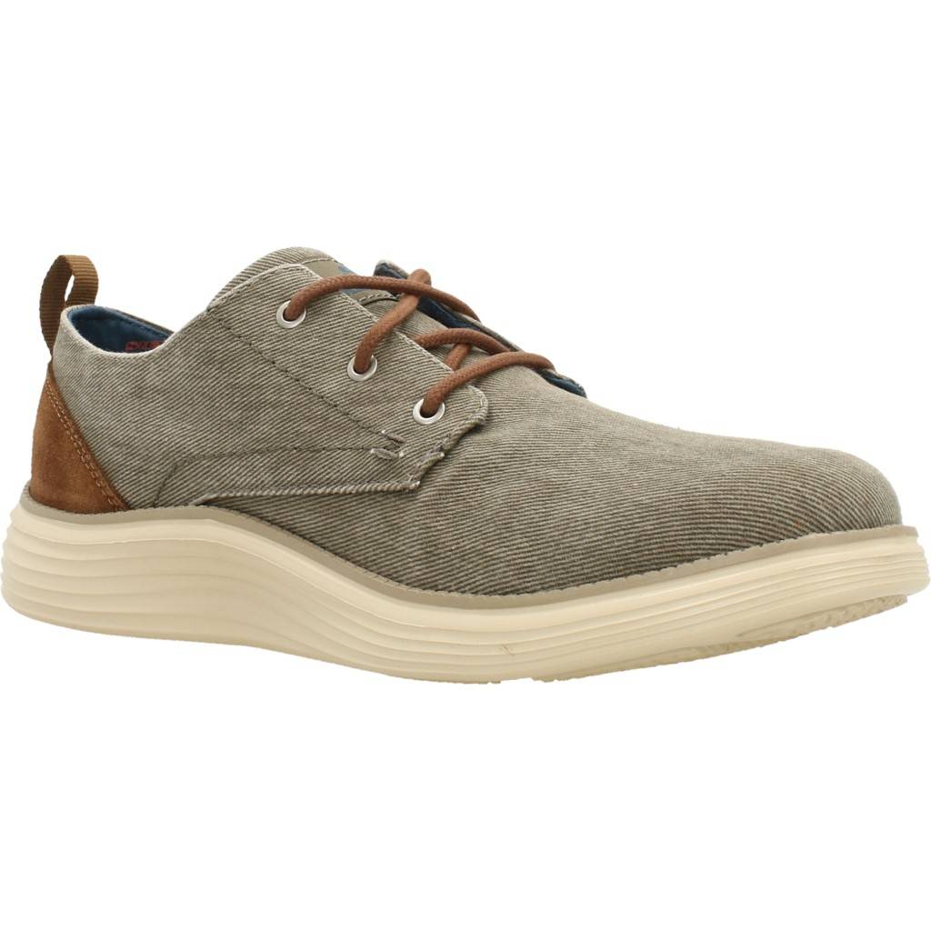 SKECHERS STATUS . PEXTON en color MARRON CLARO (5)