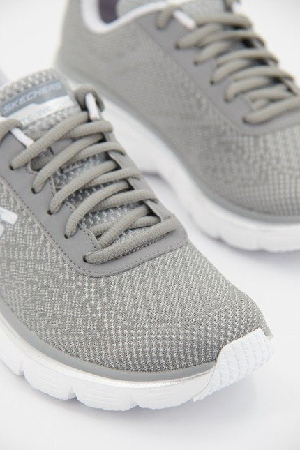 SKECHERS FASHION FIT BOLD BOUNDARIES en color GRIS (2)