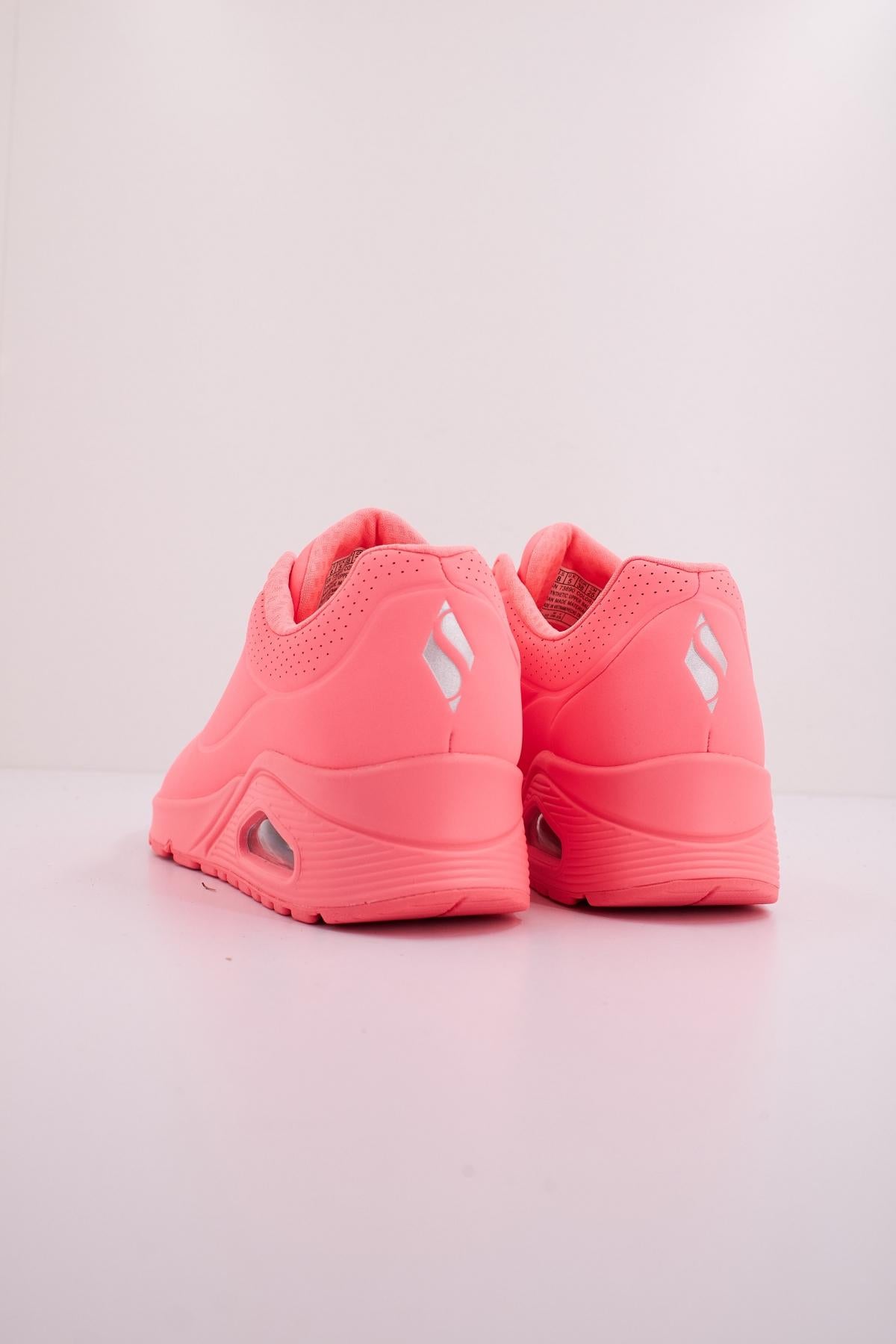 SKECHERS UNO STAND ON AIR en color ROSA (4)